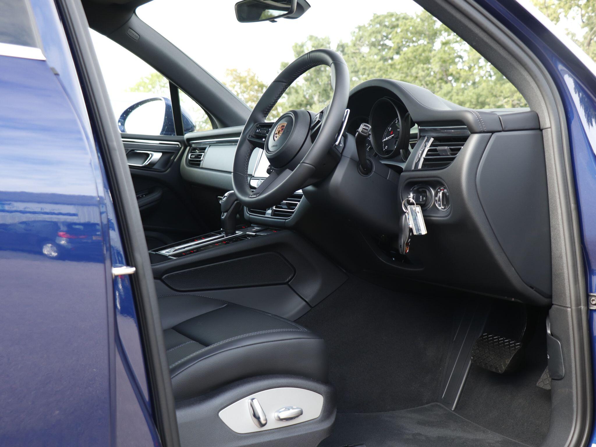 Porsche Macan view 12