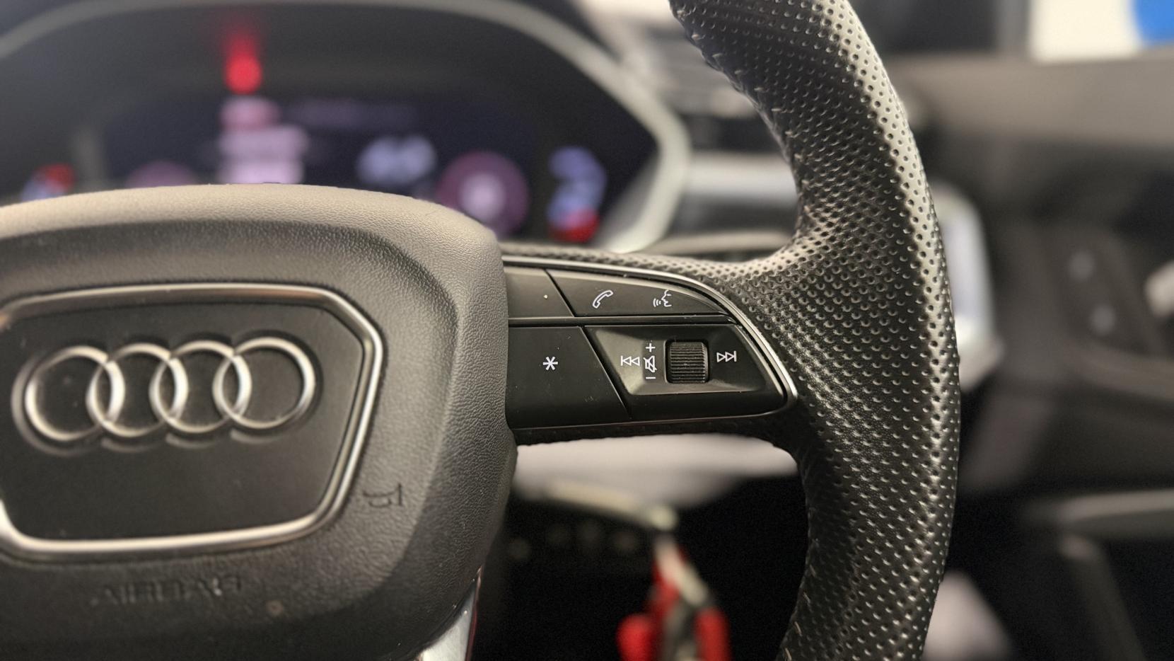 Audi Q3 view 15