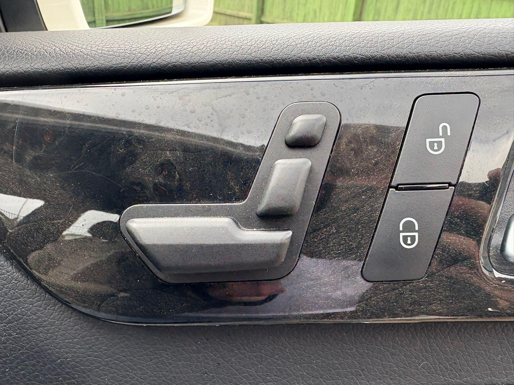 Mercedes-Benz M-Class view 25