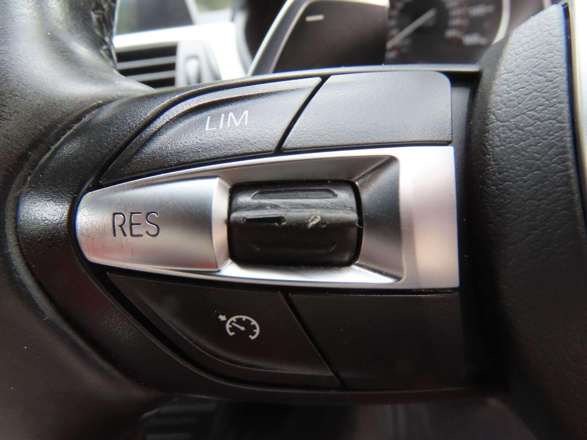 BMW 3 Series view 14