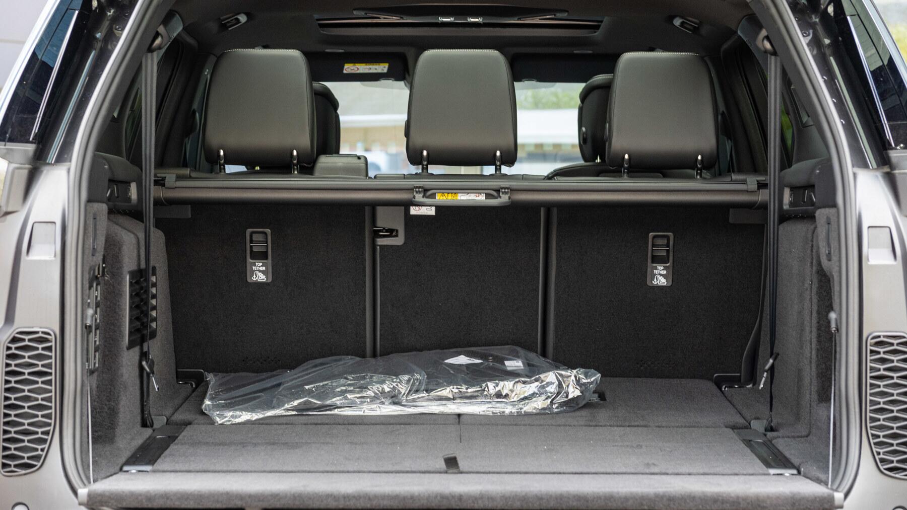 Land Rover Discovery view 10