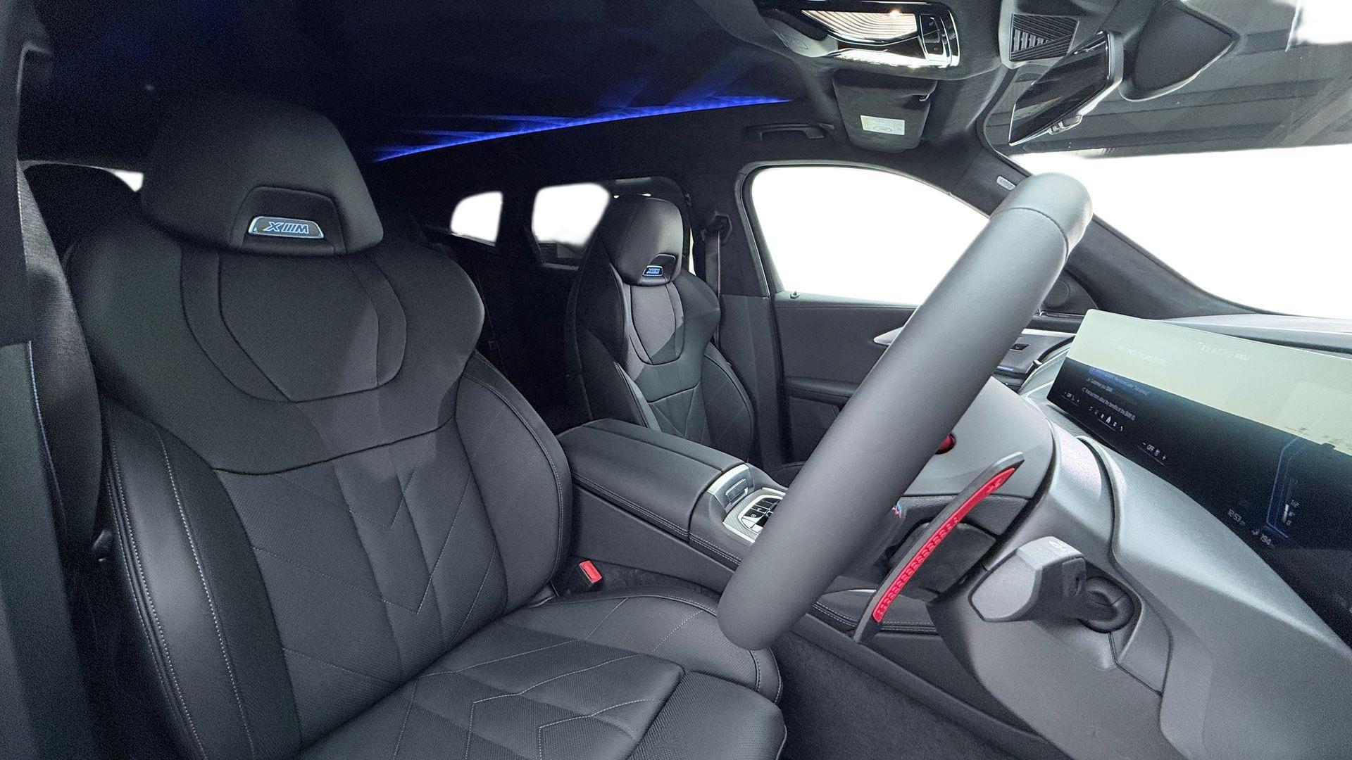 BMW XM view 11