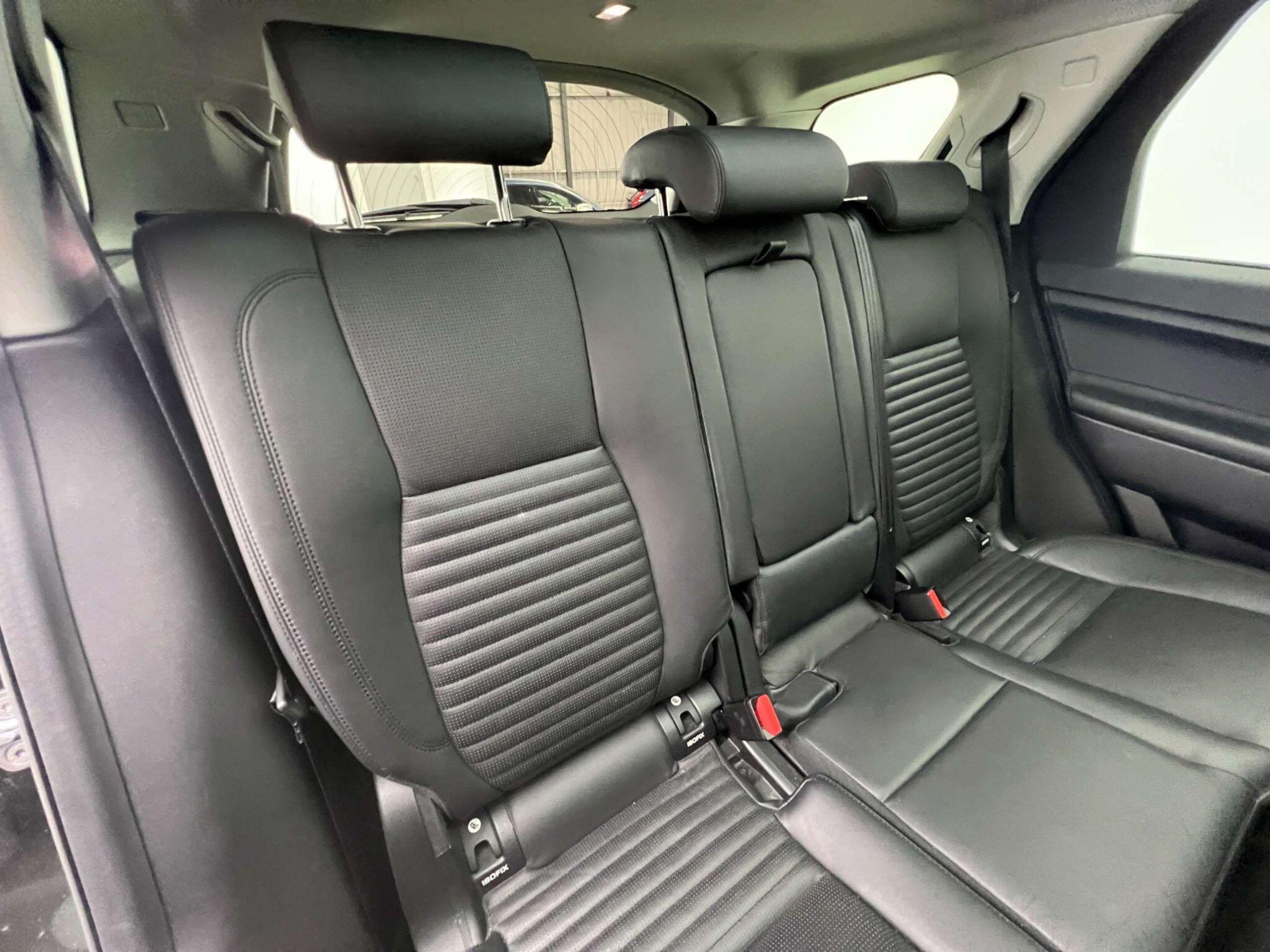 Land Rover Discovery Sport view 12