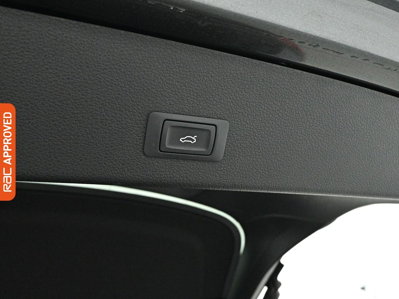 Audi E-Tron view 15