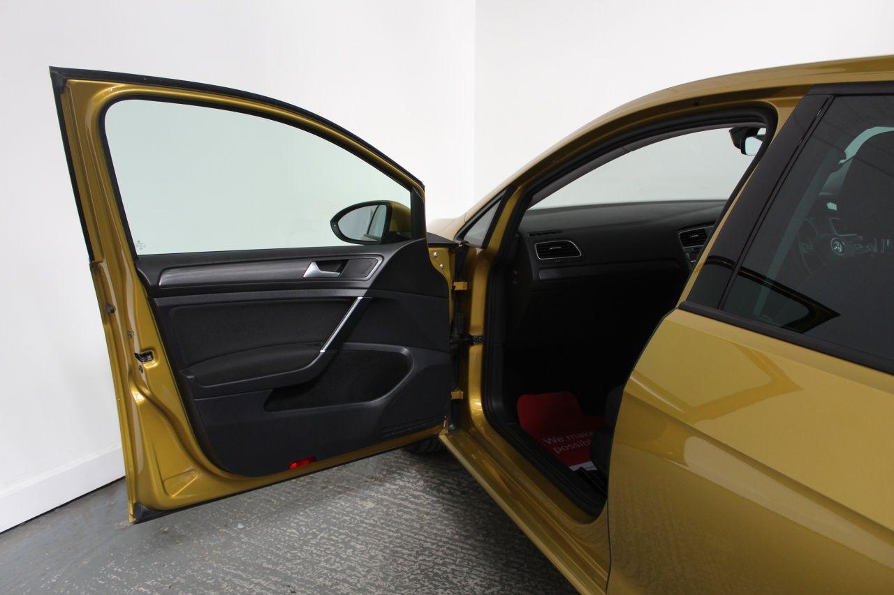 Volkswagen Golf view 27