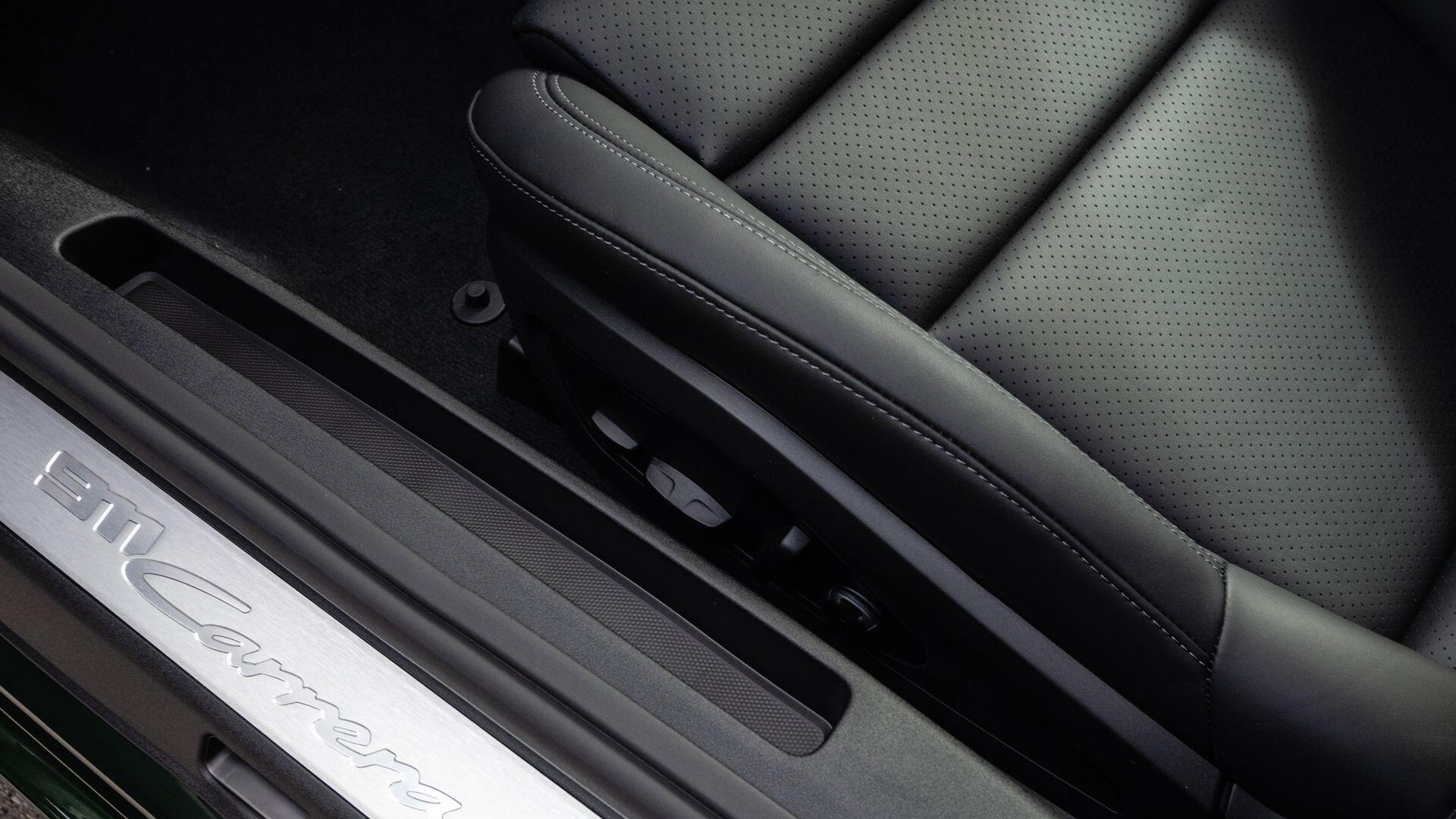 Porsche 911 view 31