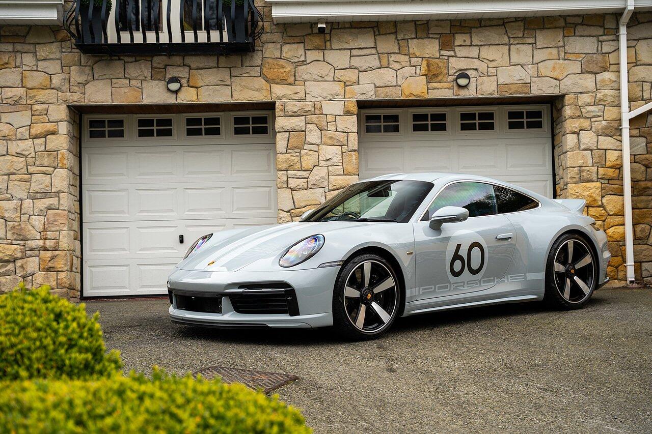Porsche 911 view 44