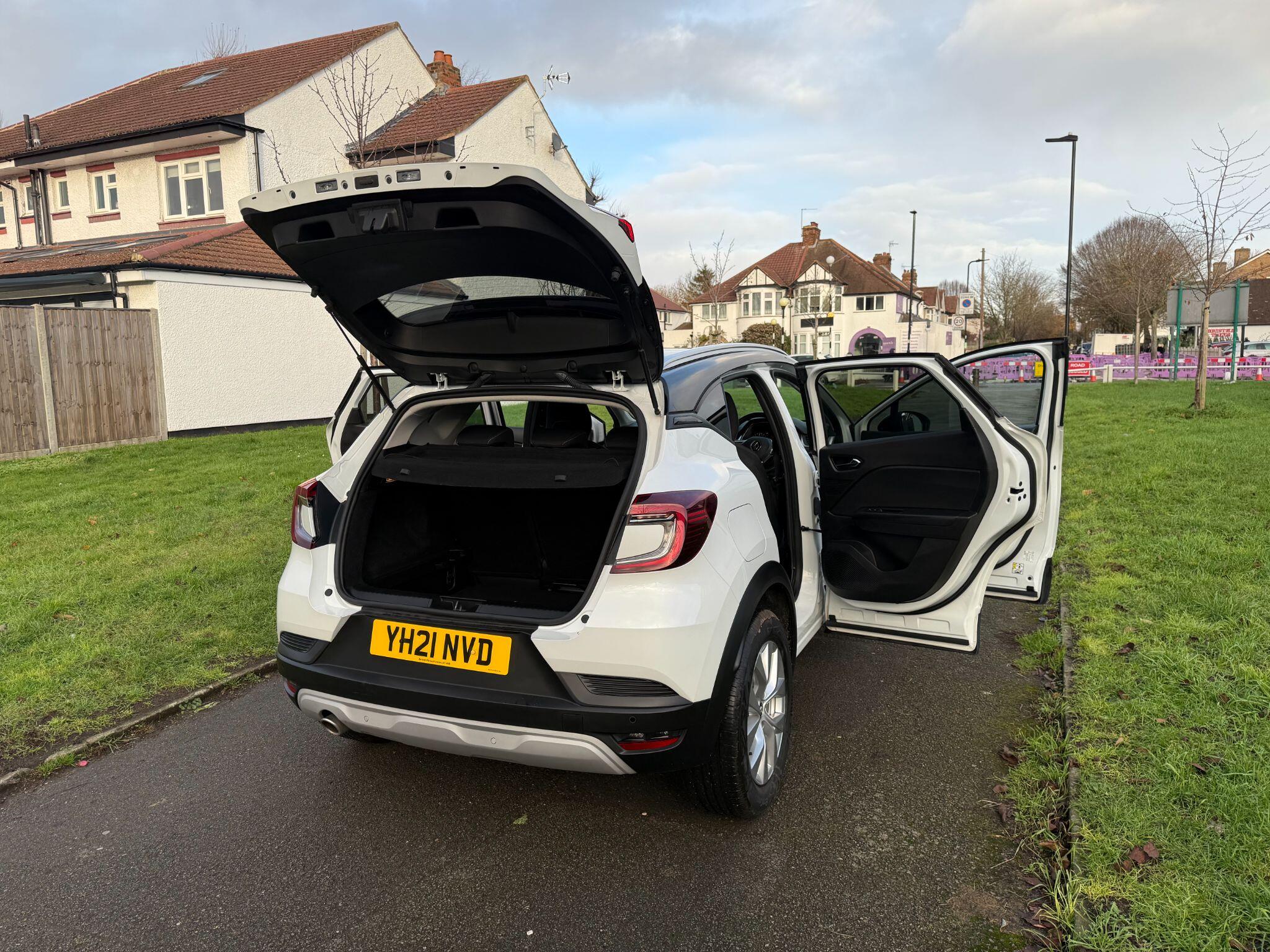 2021 Renault Captur 1.3 TCe Iconic EDC Euro 6 (s/s) 5dr • 36,000 miles image 29