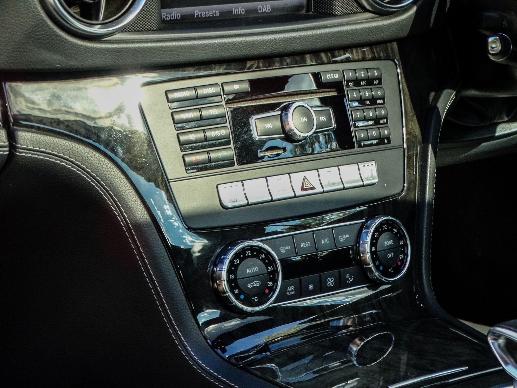Mercedes-Benz SL view 16