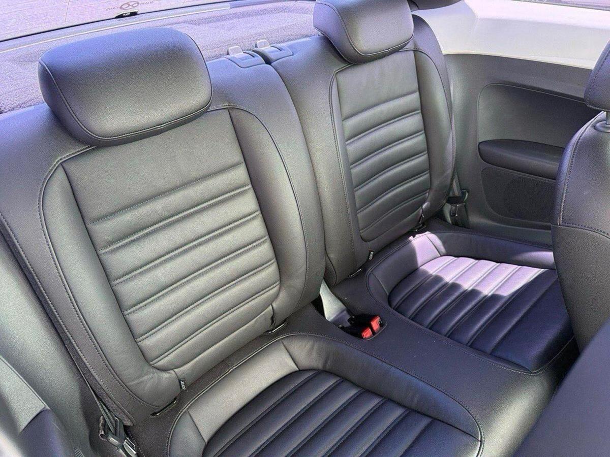 Volkswagen Beetle view 15