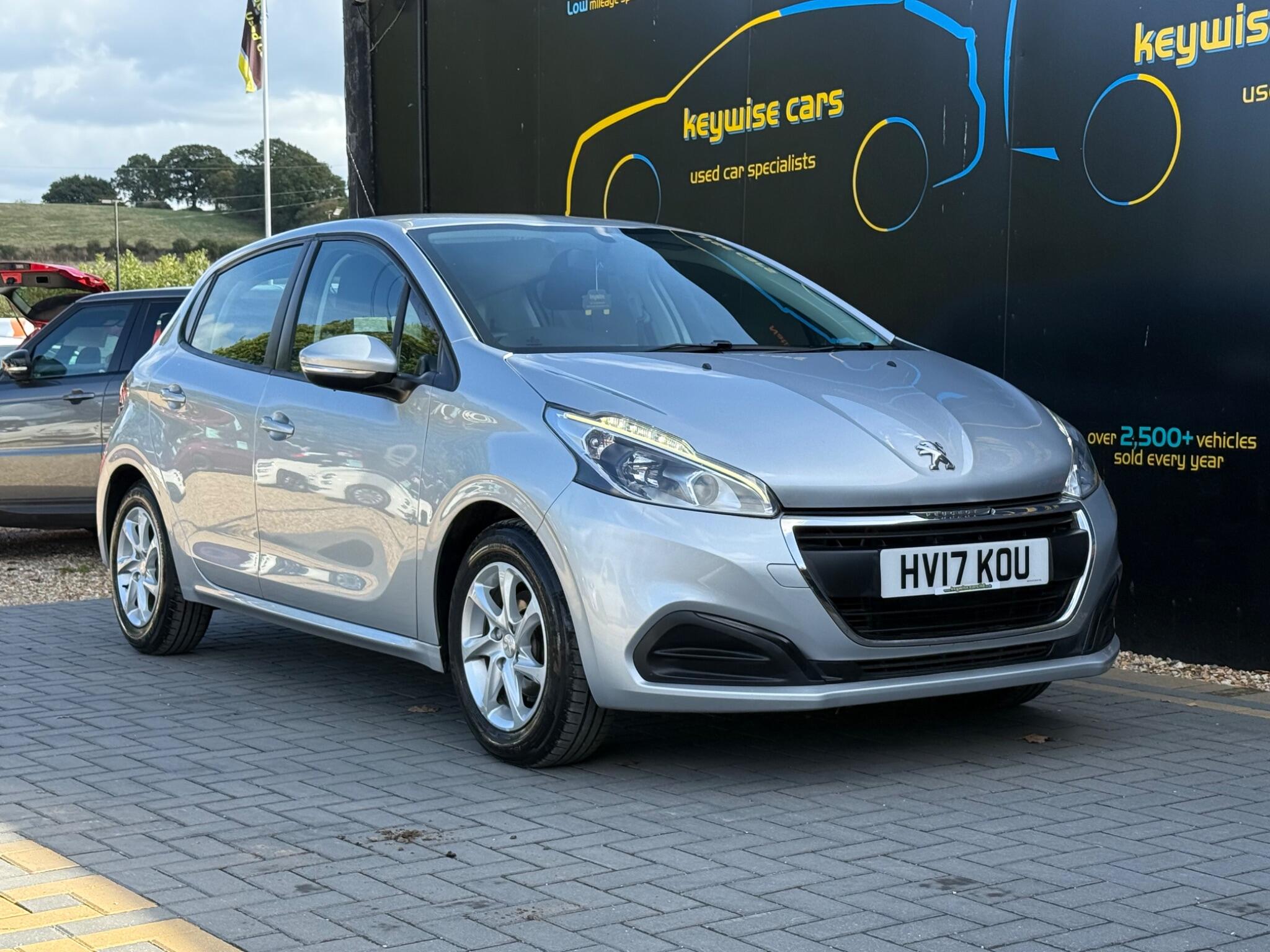 Peugeot 208 view 9