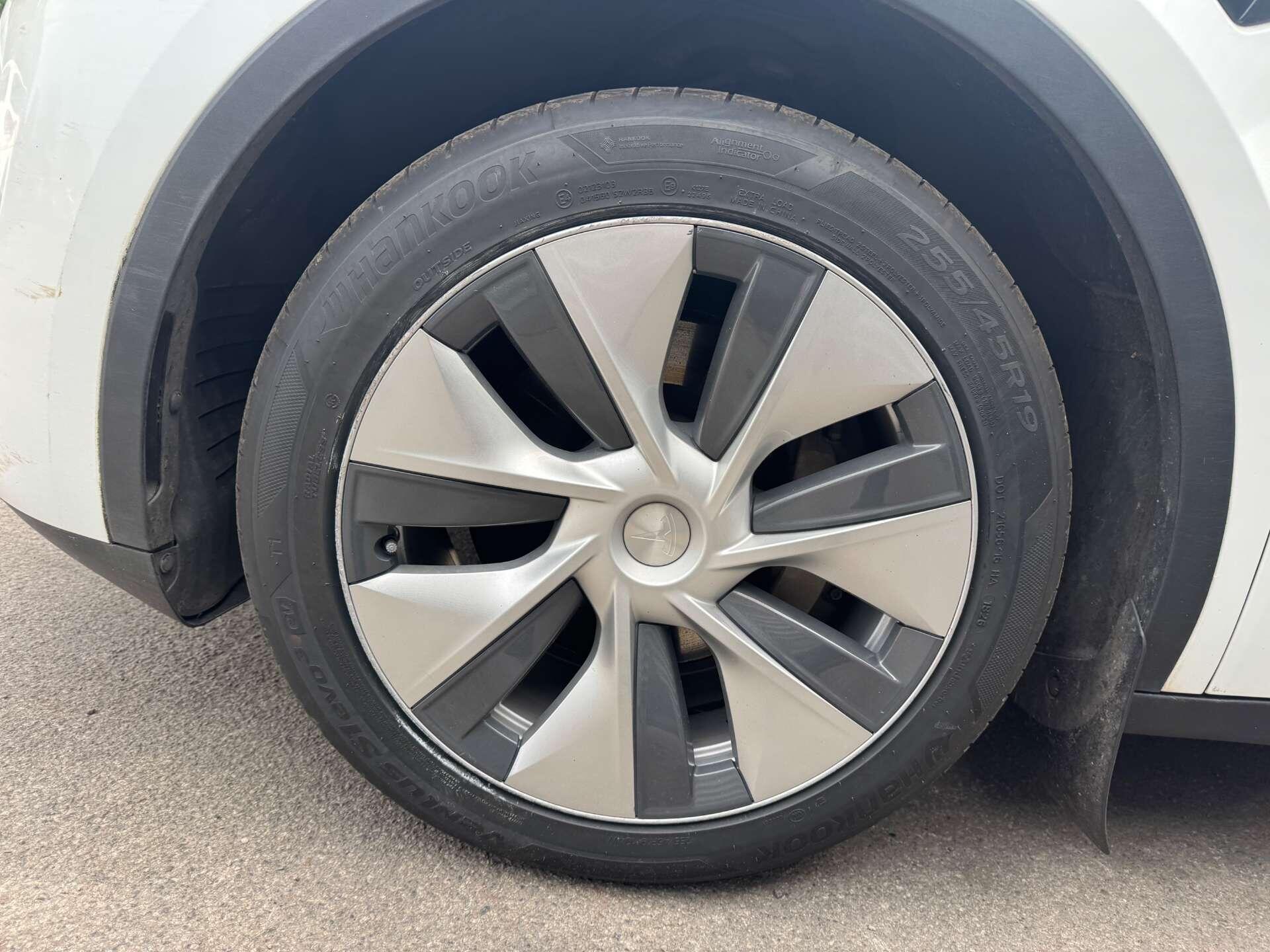 Tesla Model Y view 25