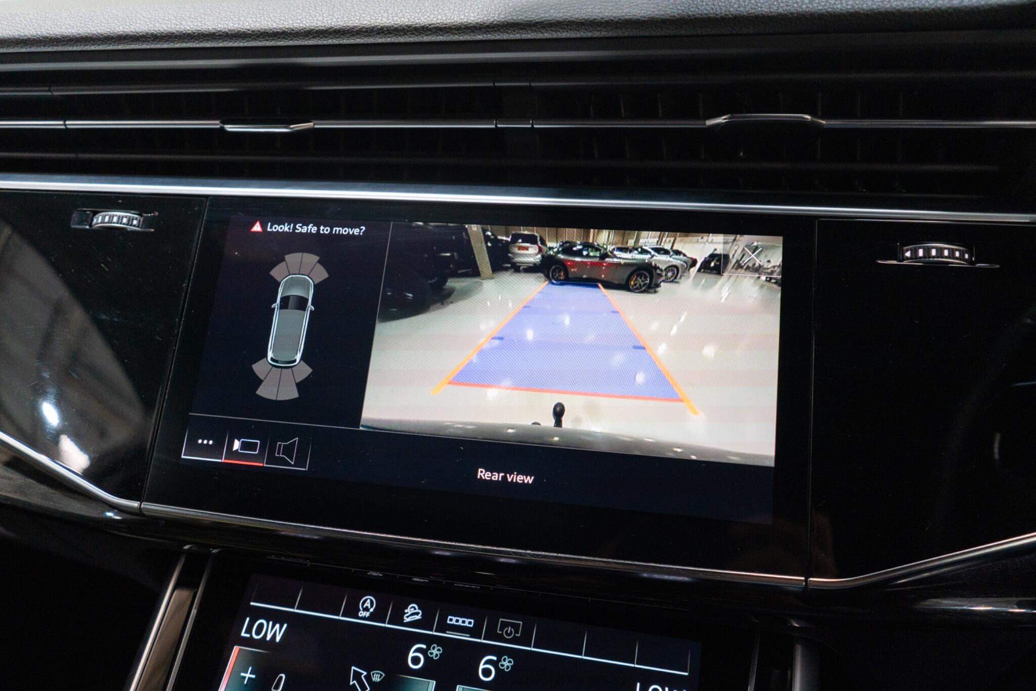 Audi Q7 view 20