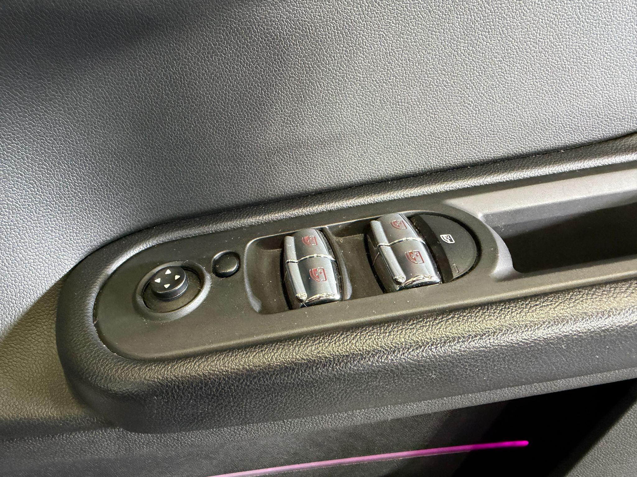 Mini Countryman view 25