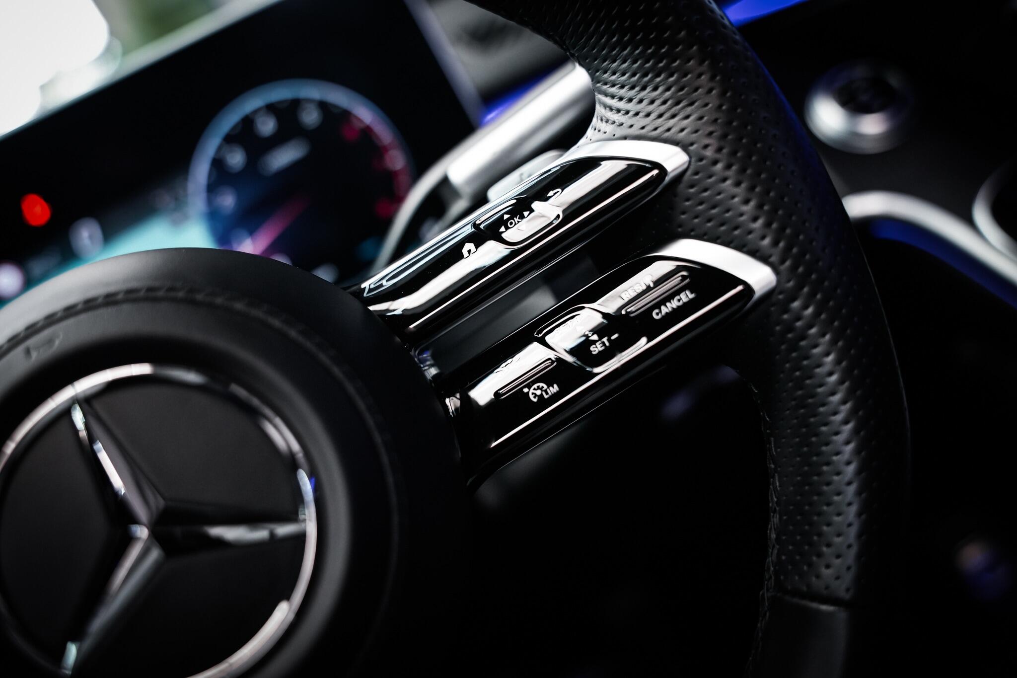 Mercedes-Benz S-Class view 43