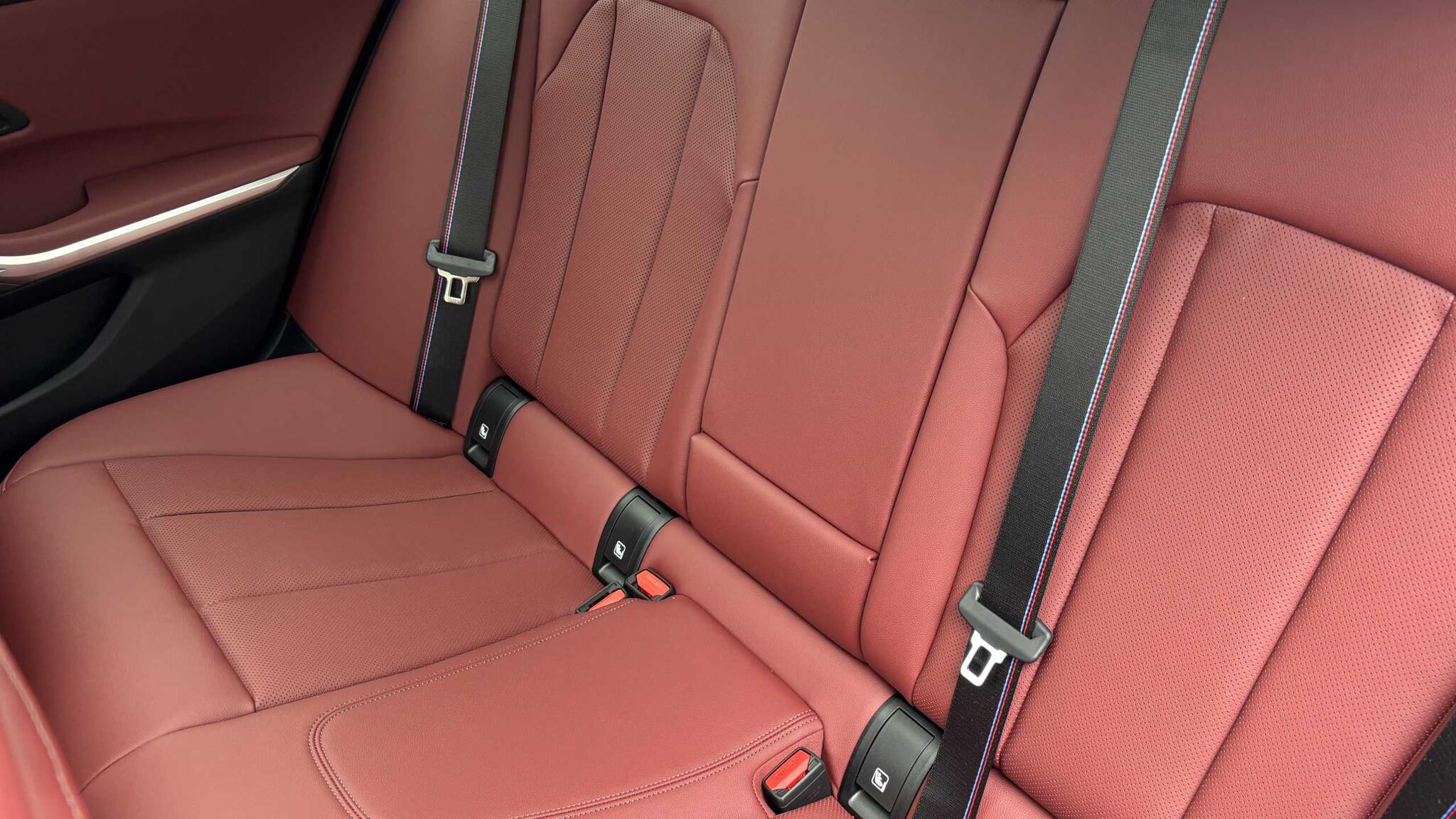 BMW 3 Series view 8