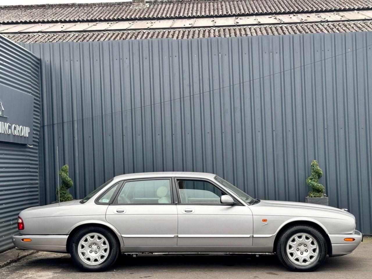 Jaguar XJ view 10