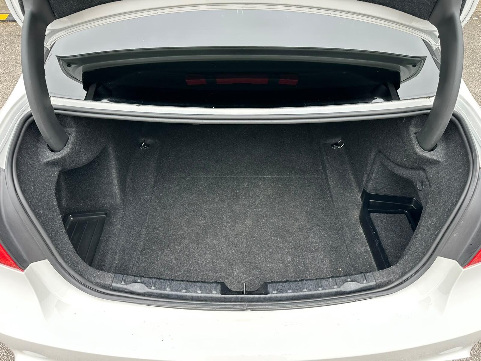 BMW 3 Series view 13