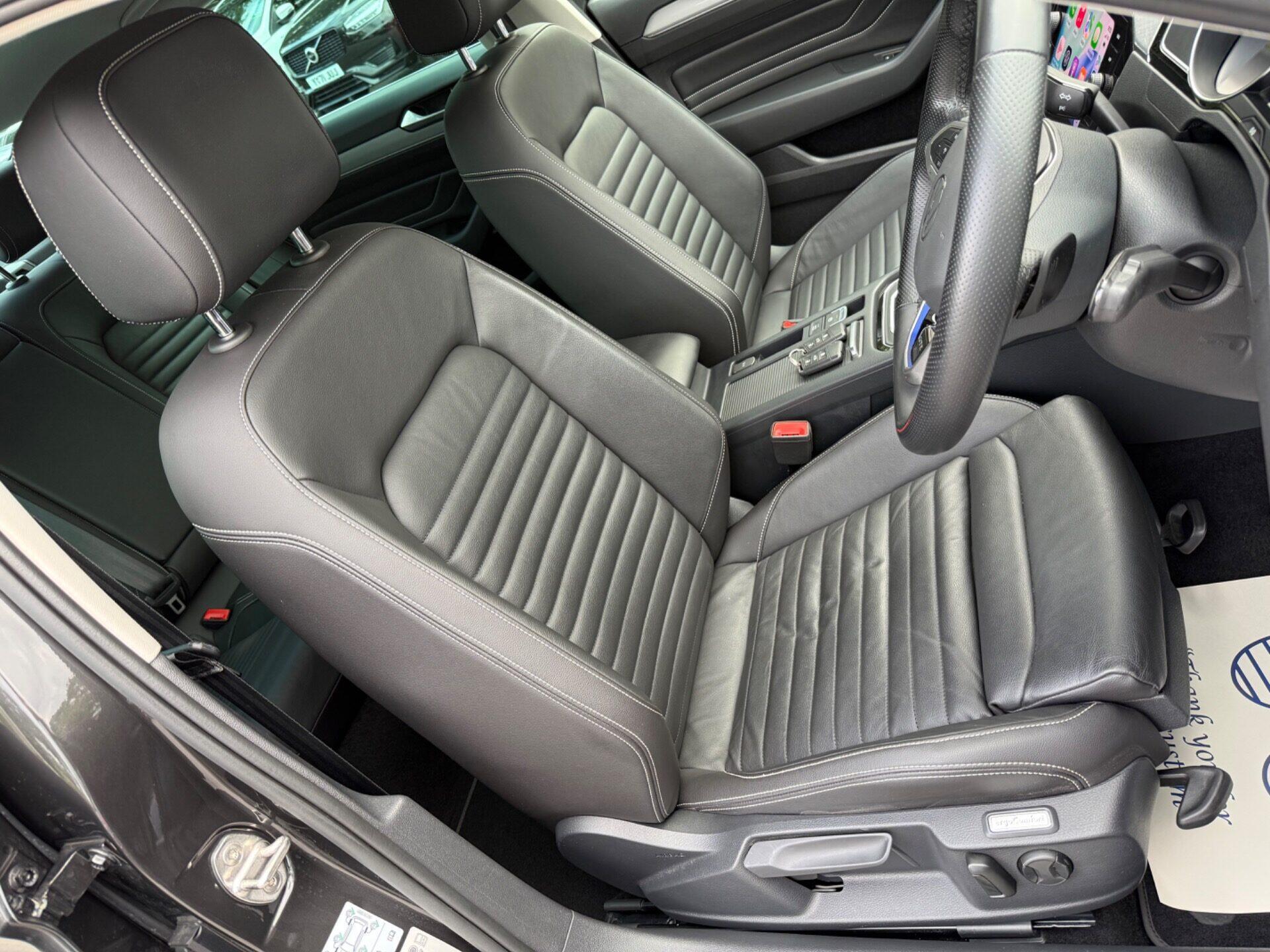 Volkswagen Passat view 28