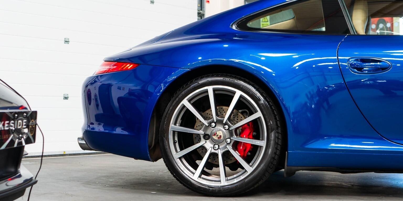 Porsche 911 view 11