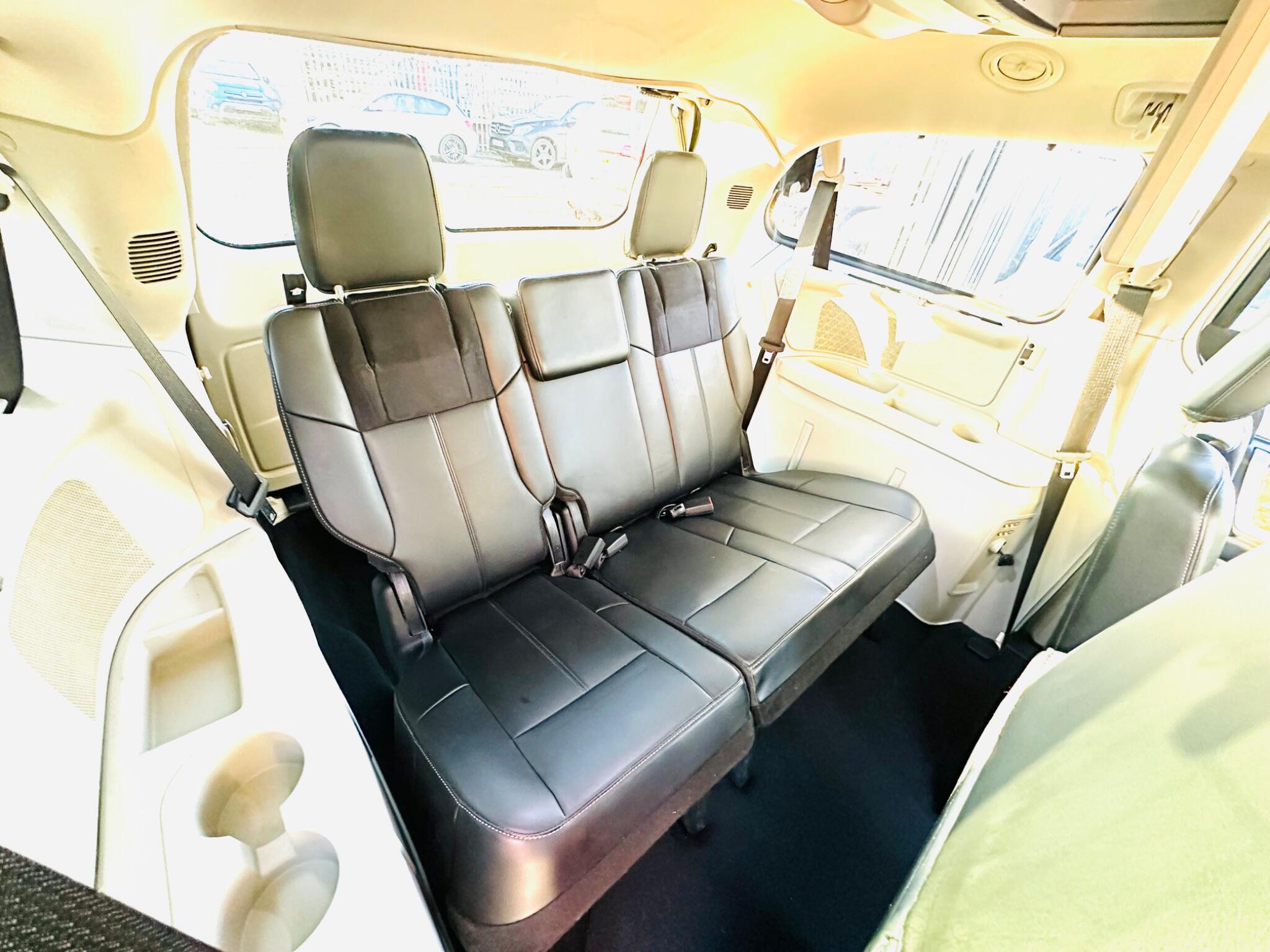 Chrysler Grand Voyager view 5