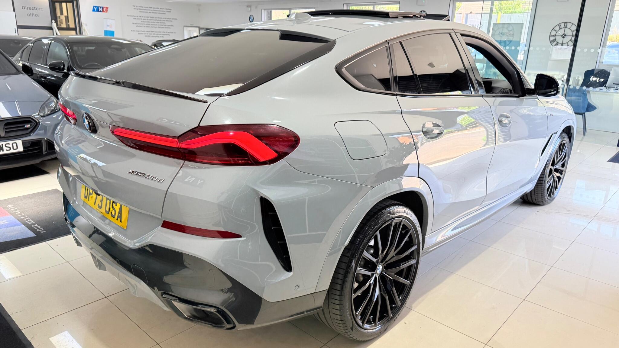 BMW X6 view 6