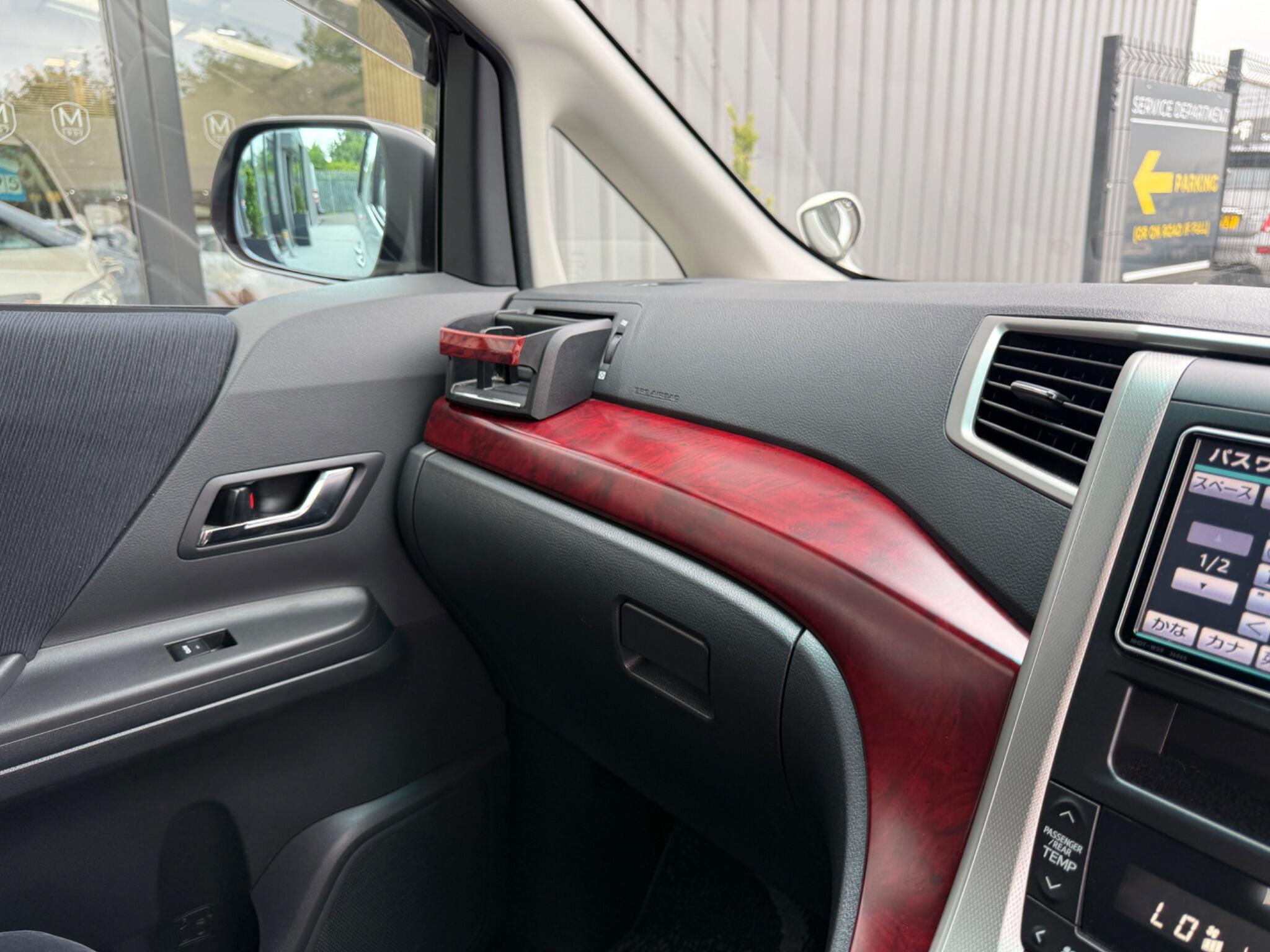 Toyota Vellfire view 72