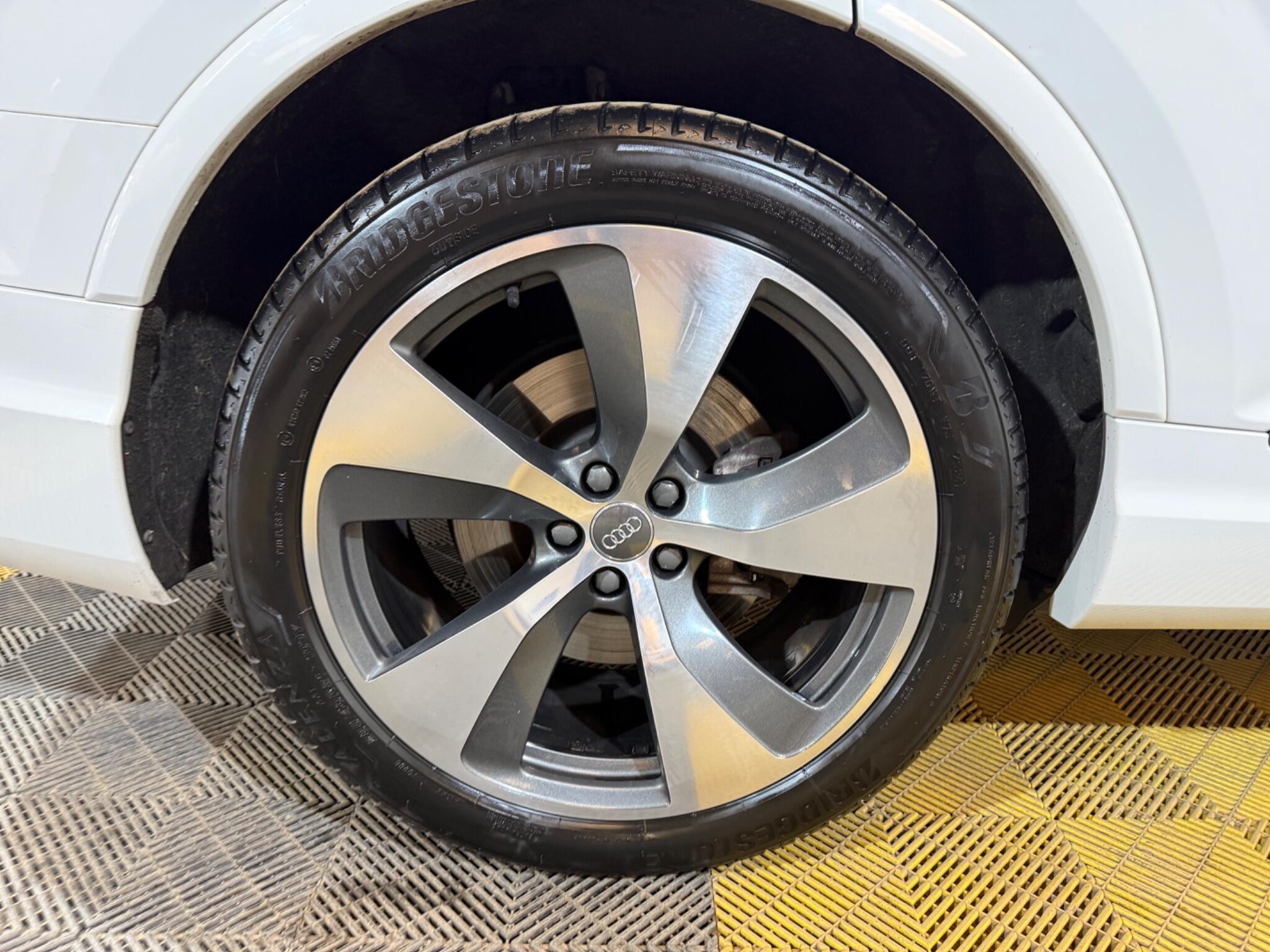 Audi Q7 view 68