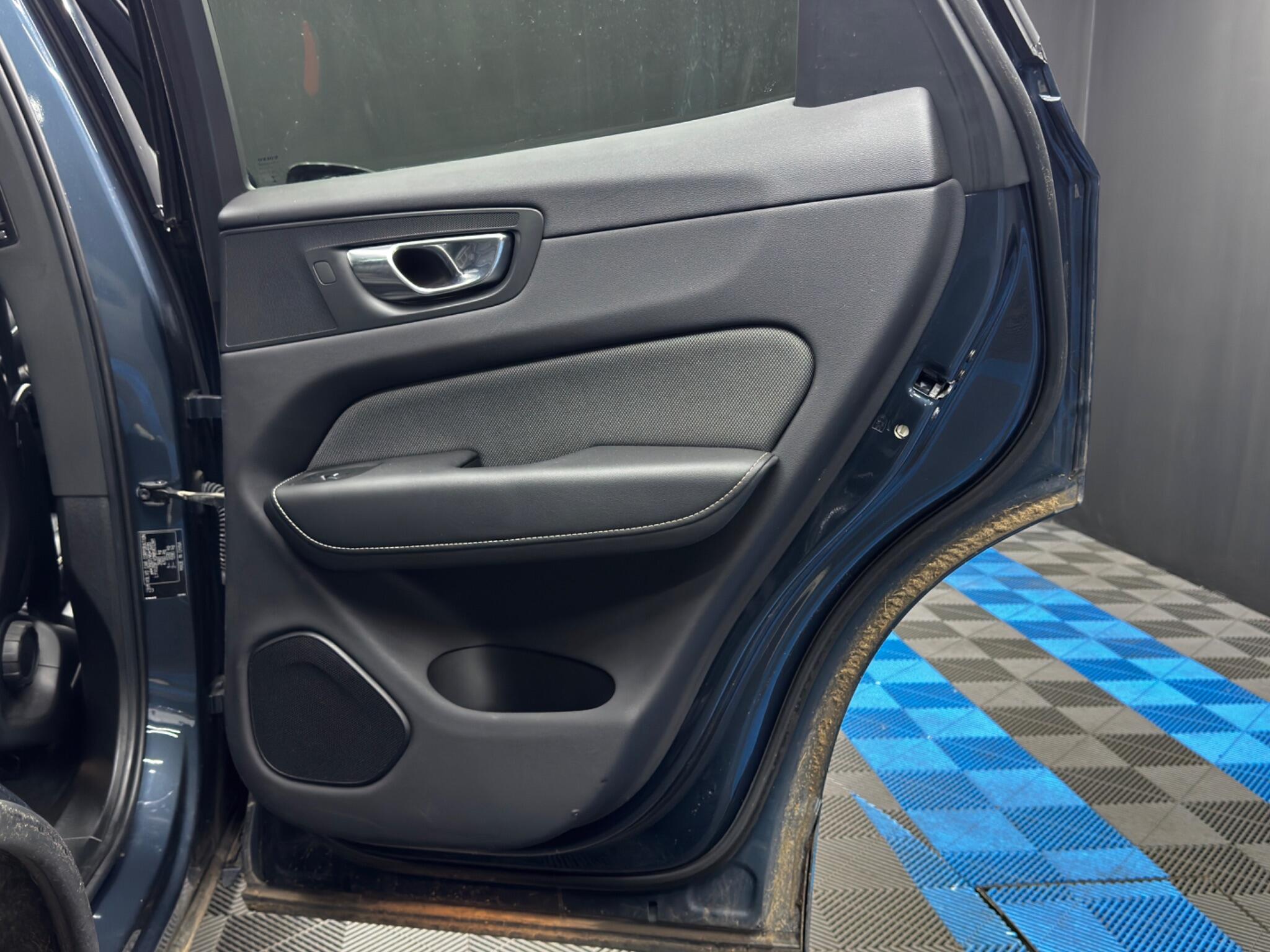 Volvo XC60 view 42