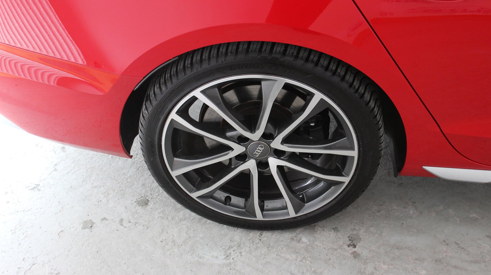Audi S4 view 22