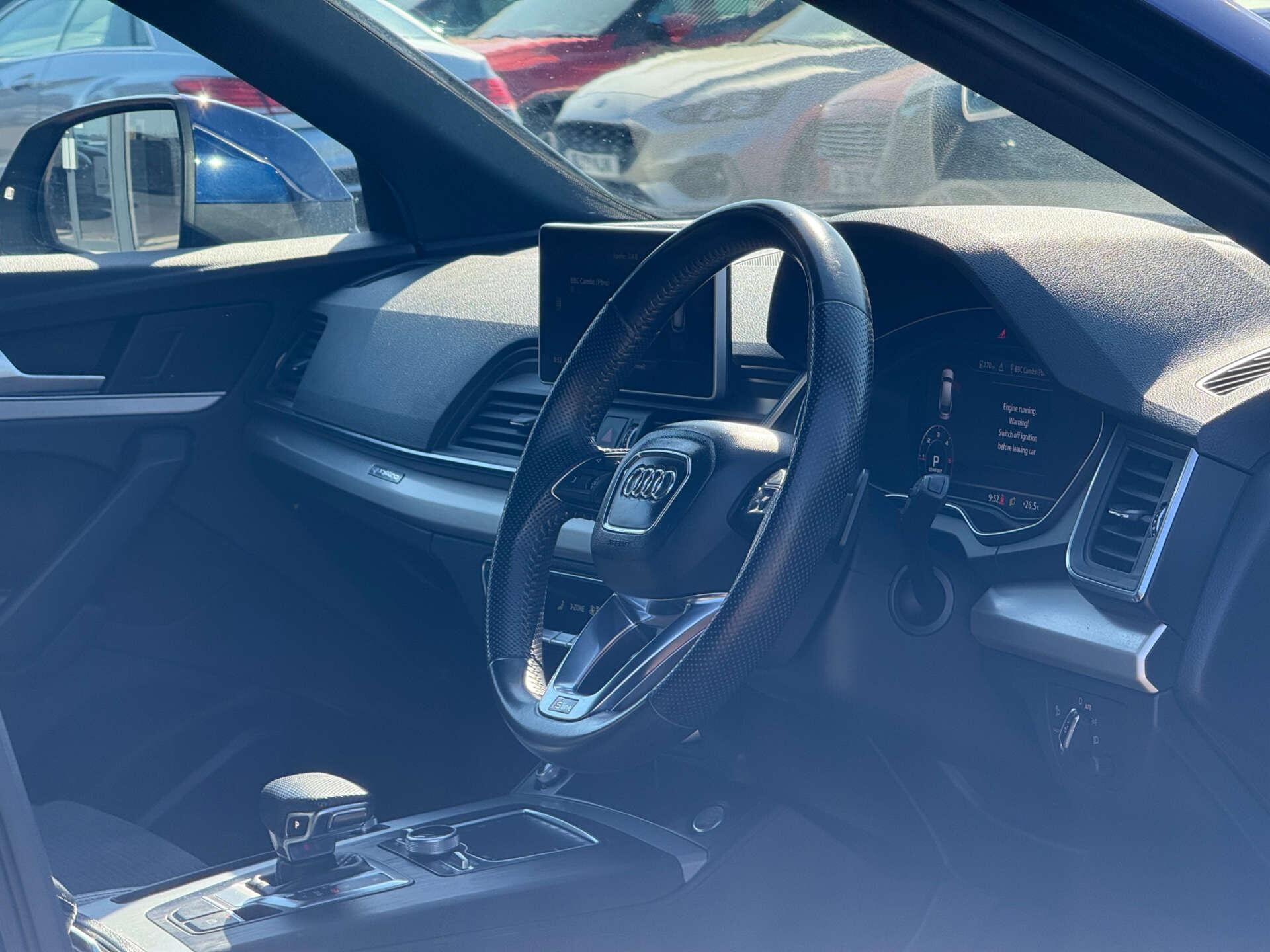 Audi Q5 view 44