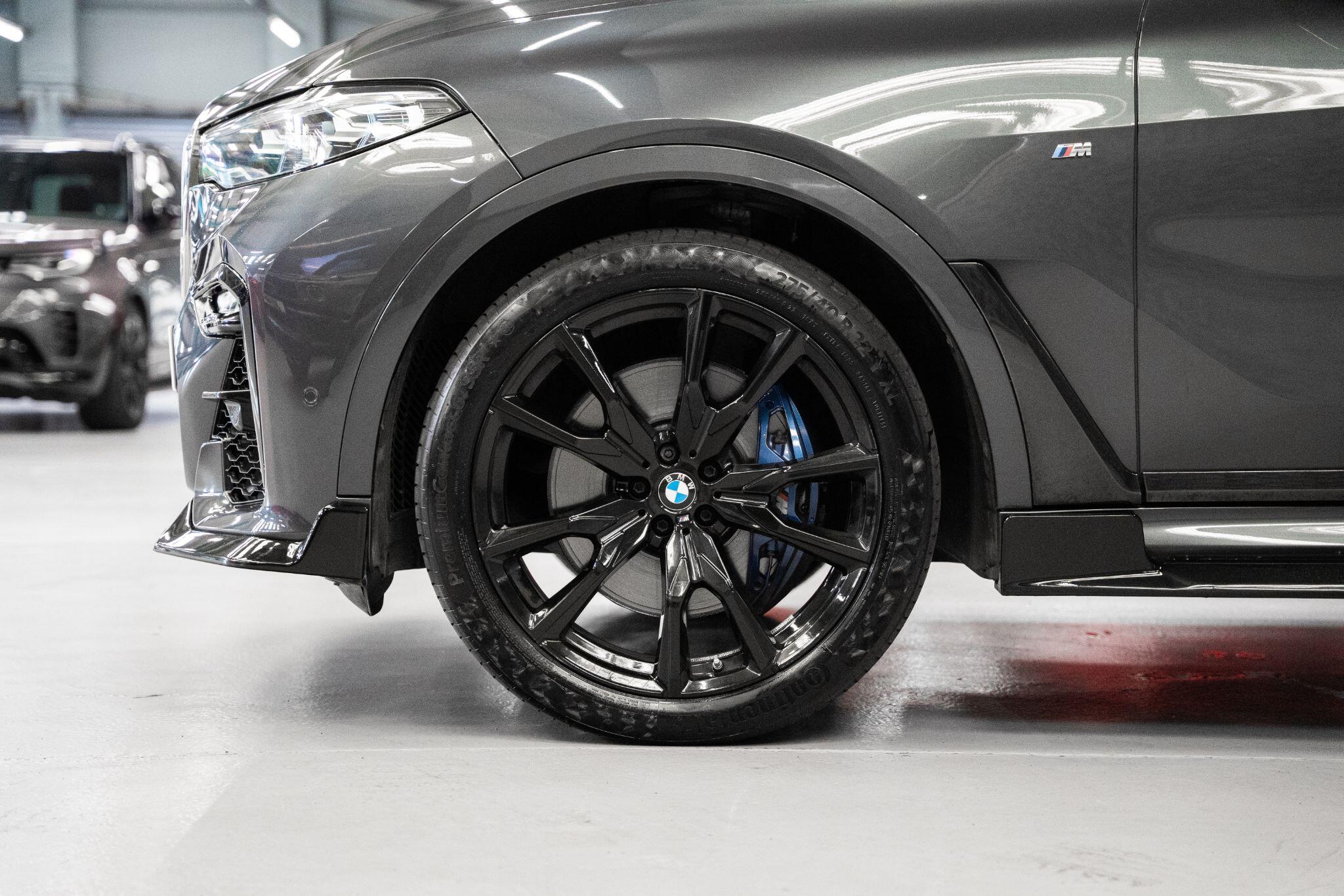 BMW X7 view 11