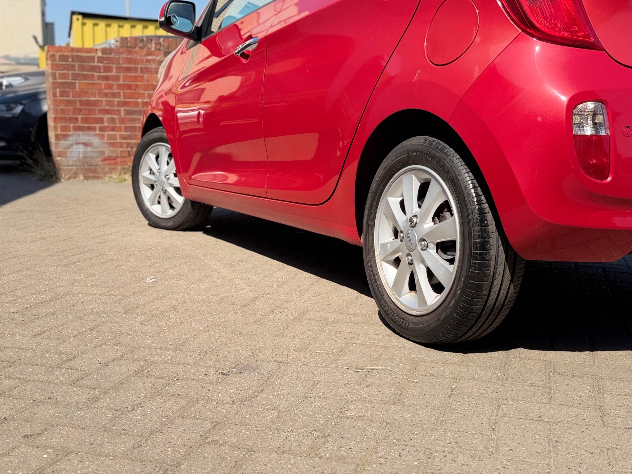 Kia Picanto view 9