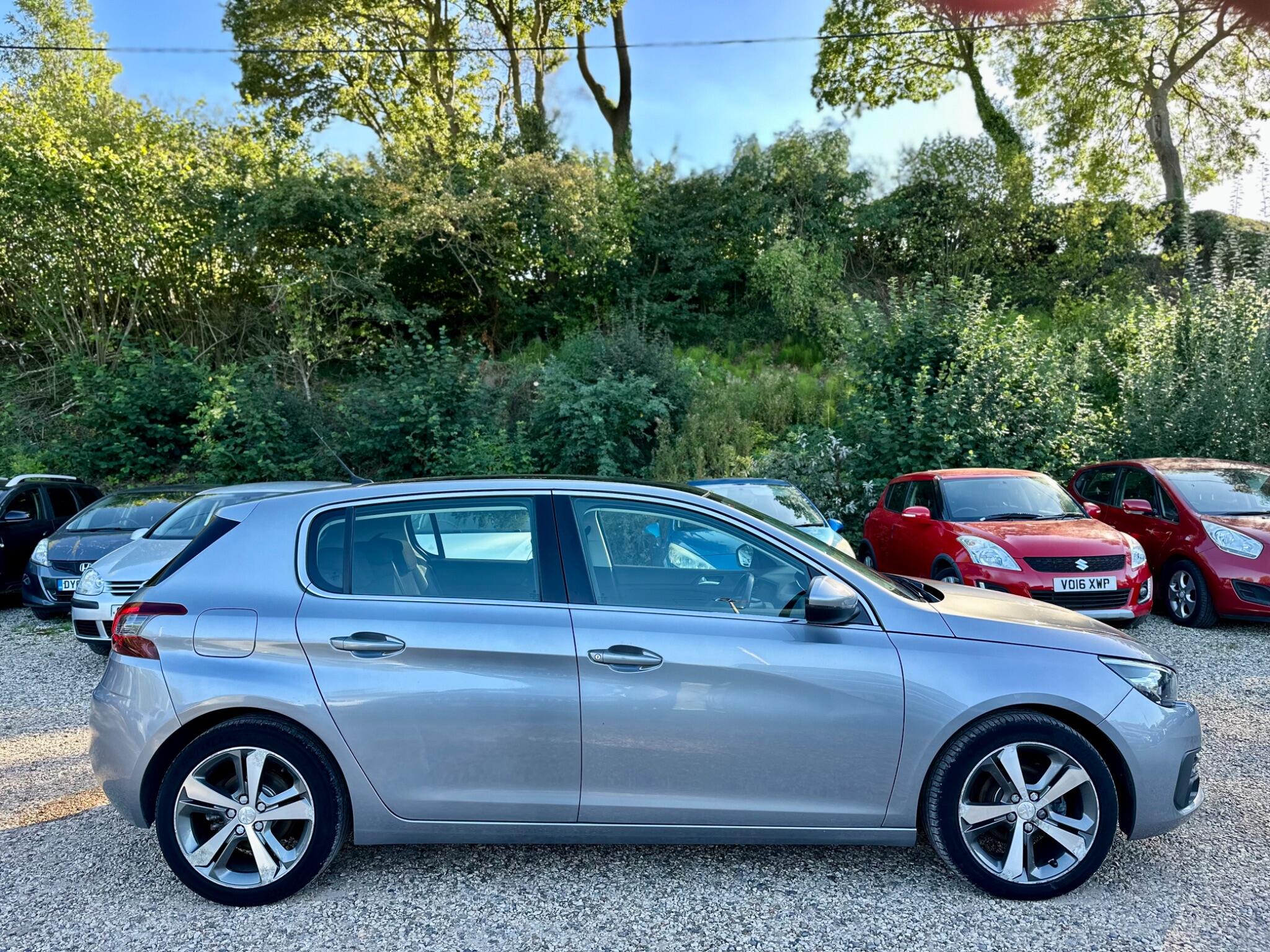 Peugeot 308 view 7