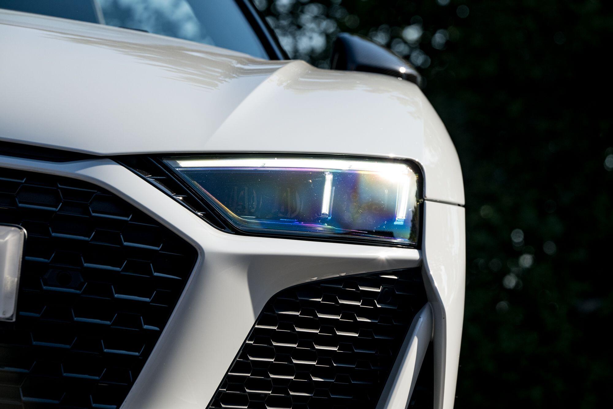 Audi R8 view 16