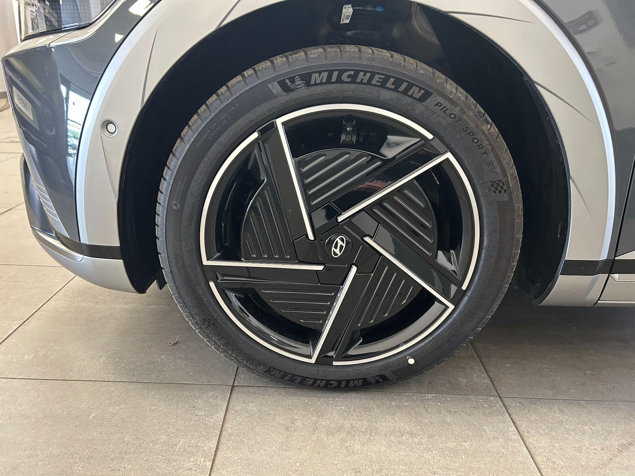 Hyundai Ioniq 5 view 4
