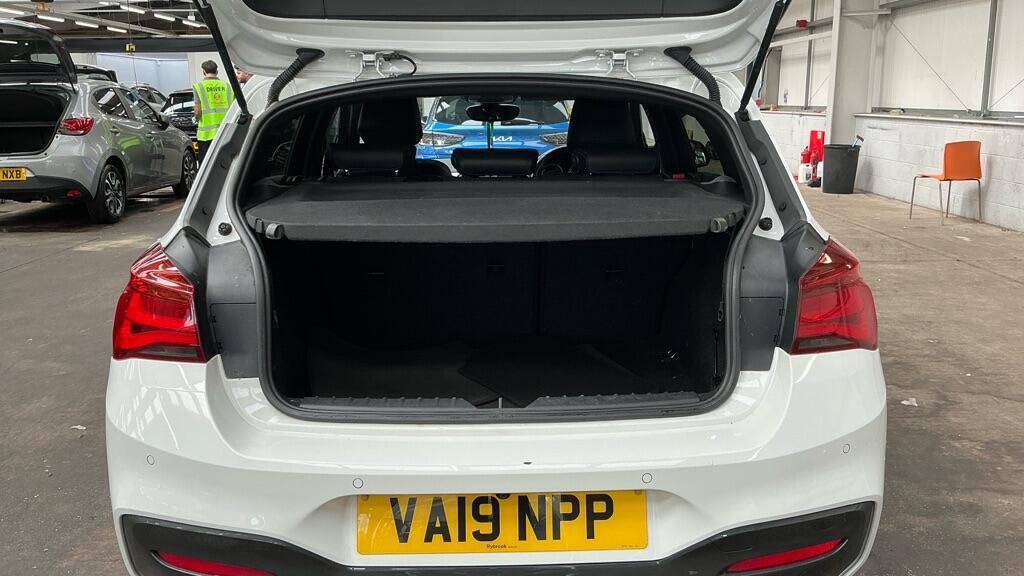 BMW 1 Series view 11