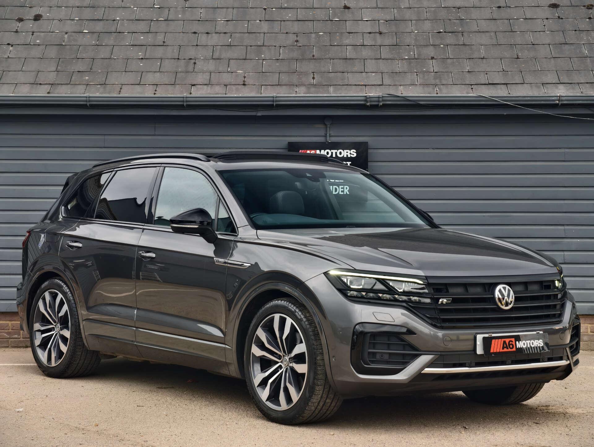 Volkswagen Touareg view 2