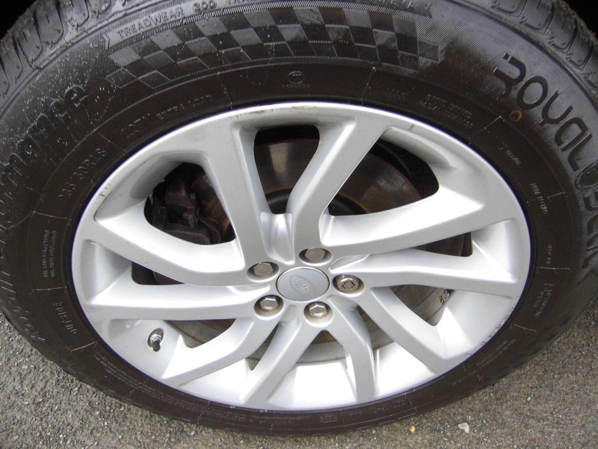 Land Rover Discovery Sport view 18