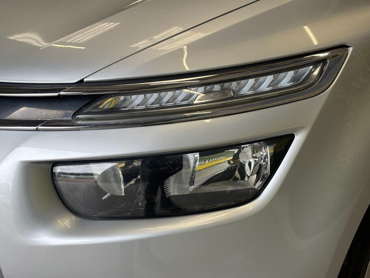 Citroen Grand C4 Picasso view 45