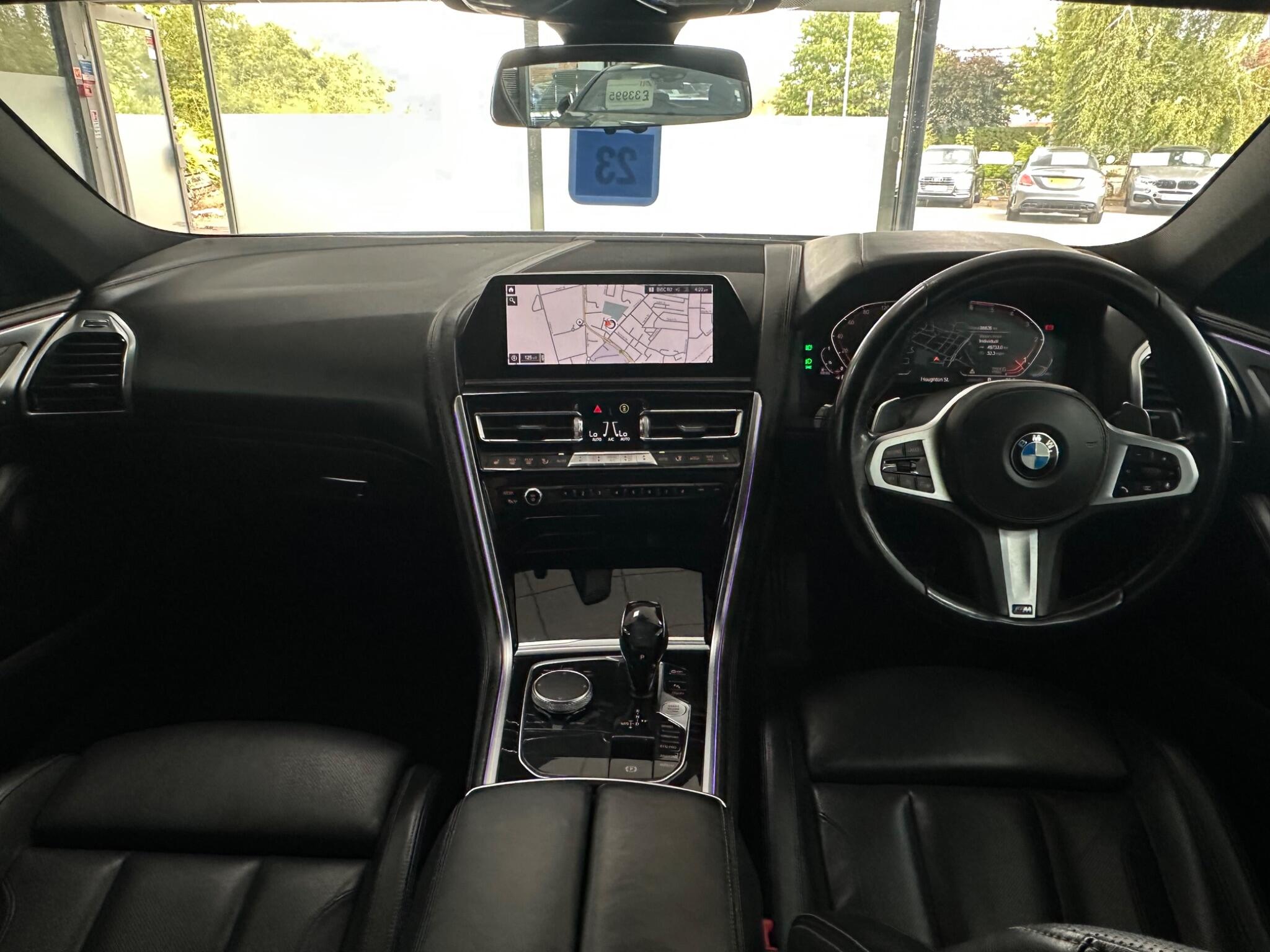 BMW 8 Series view 19