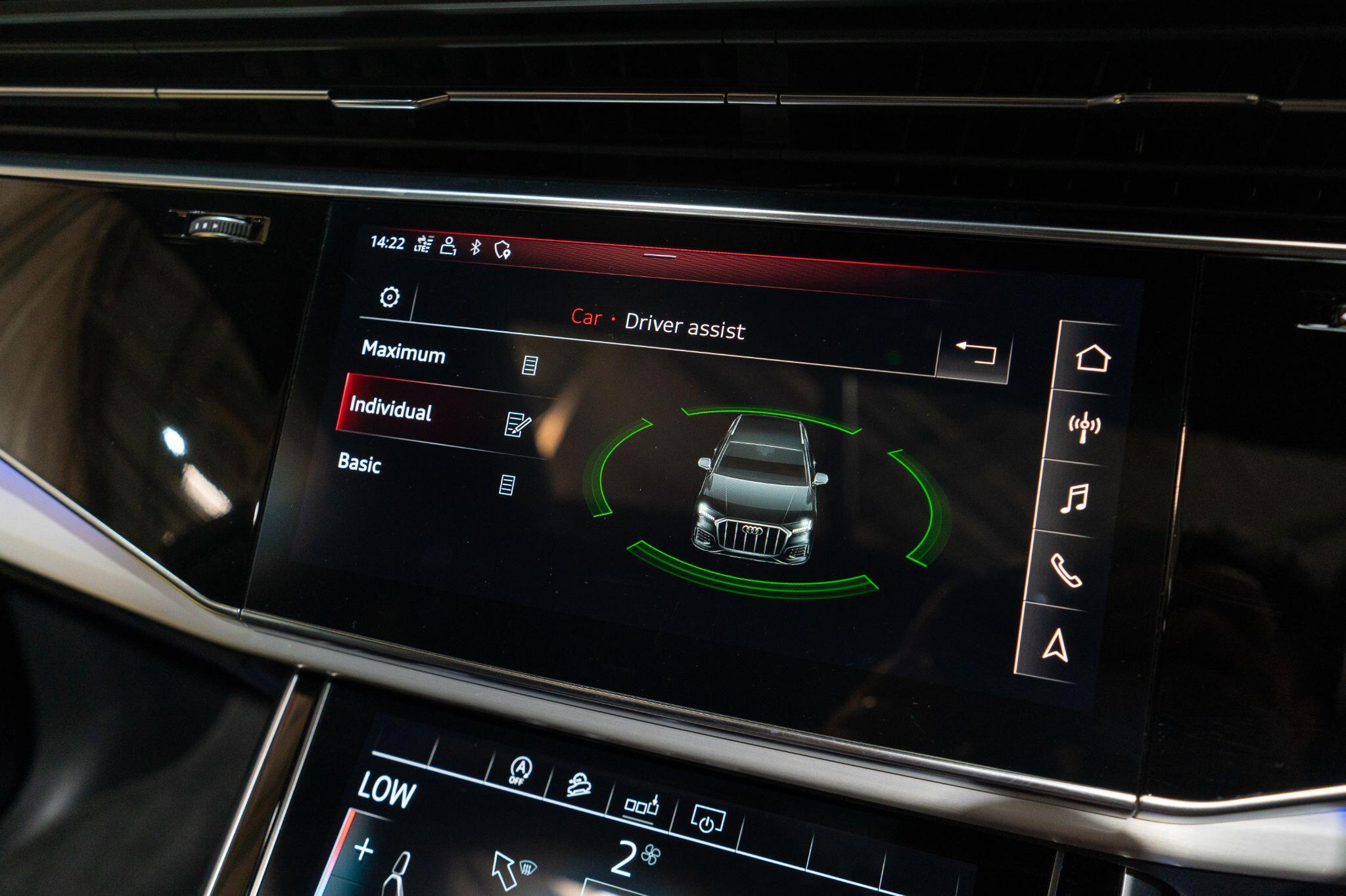 Audi SQ7 view 25