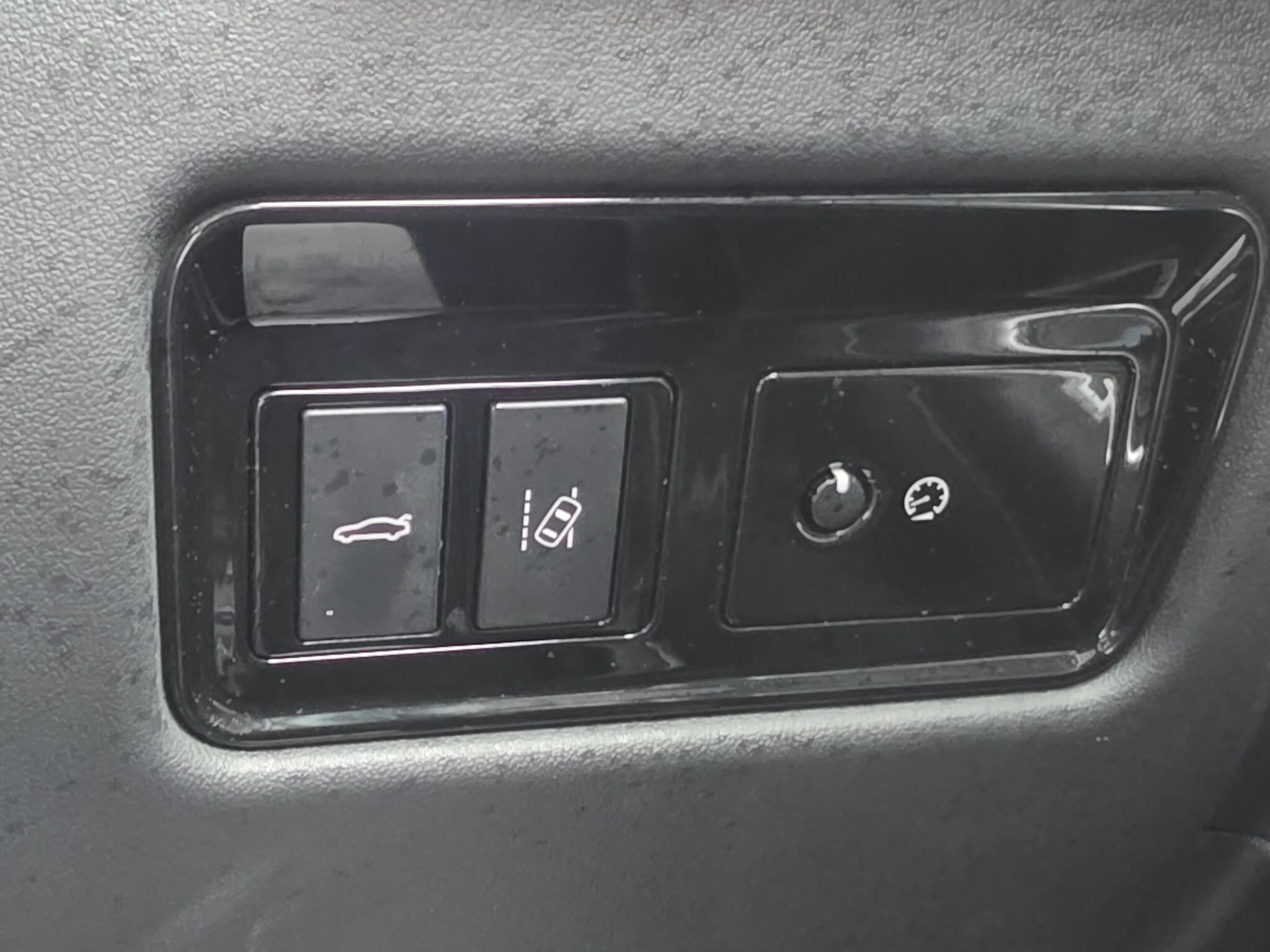Jaguar XF view 25