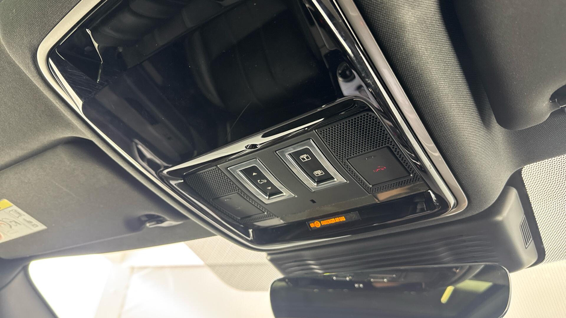 Land Rover Range Rover Velar view 42