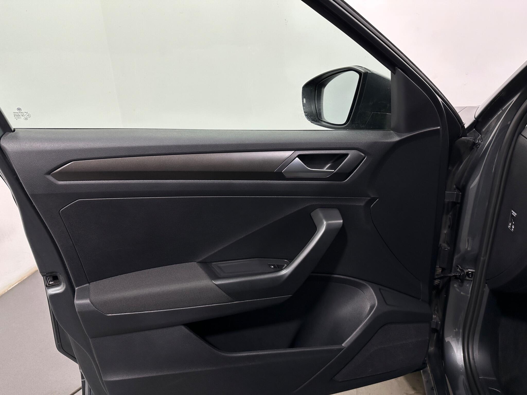 Volkswagen T-Roc view 36