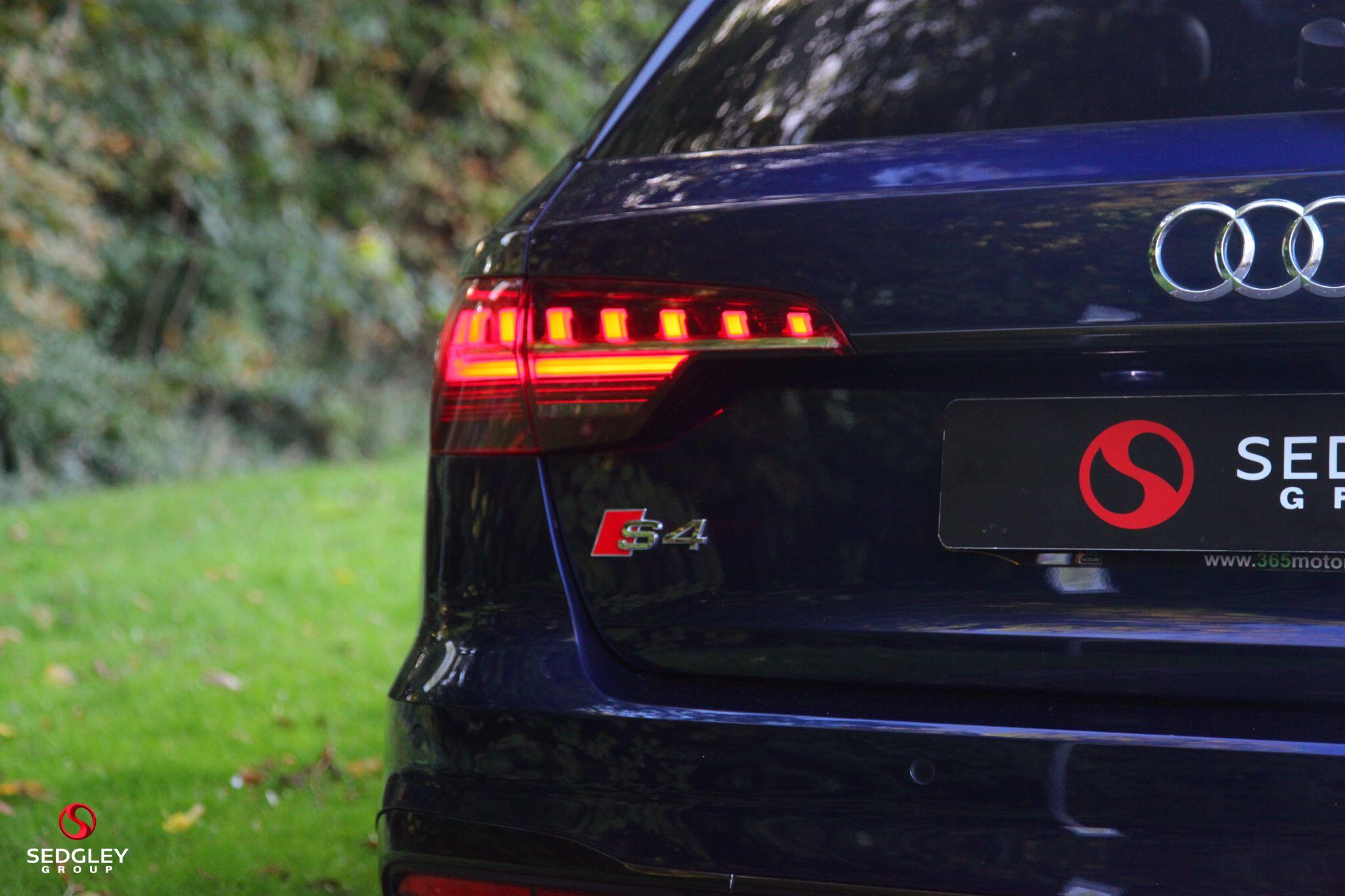 Audi S4 view 8