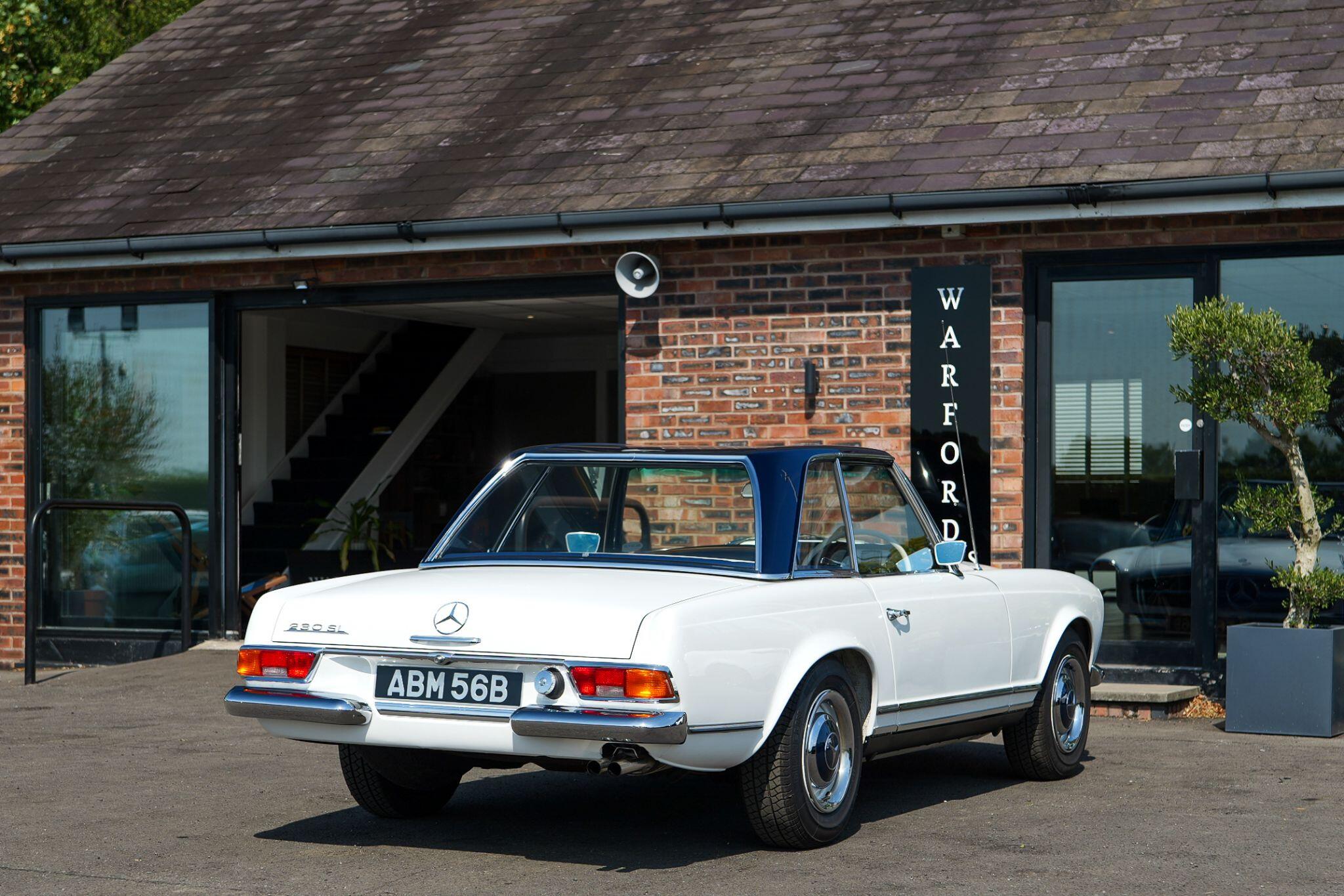 Mercedes-Benz 230 SL view 4