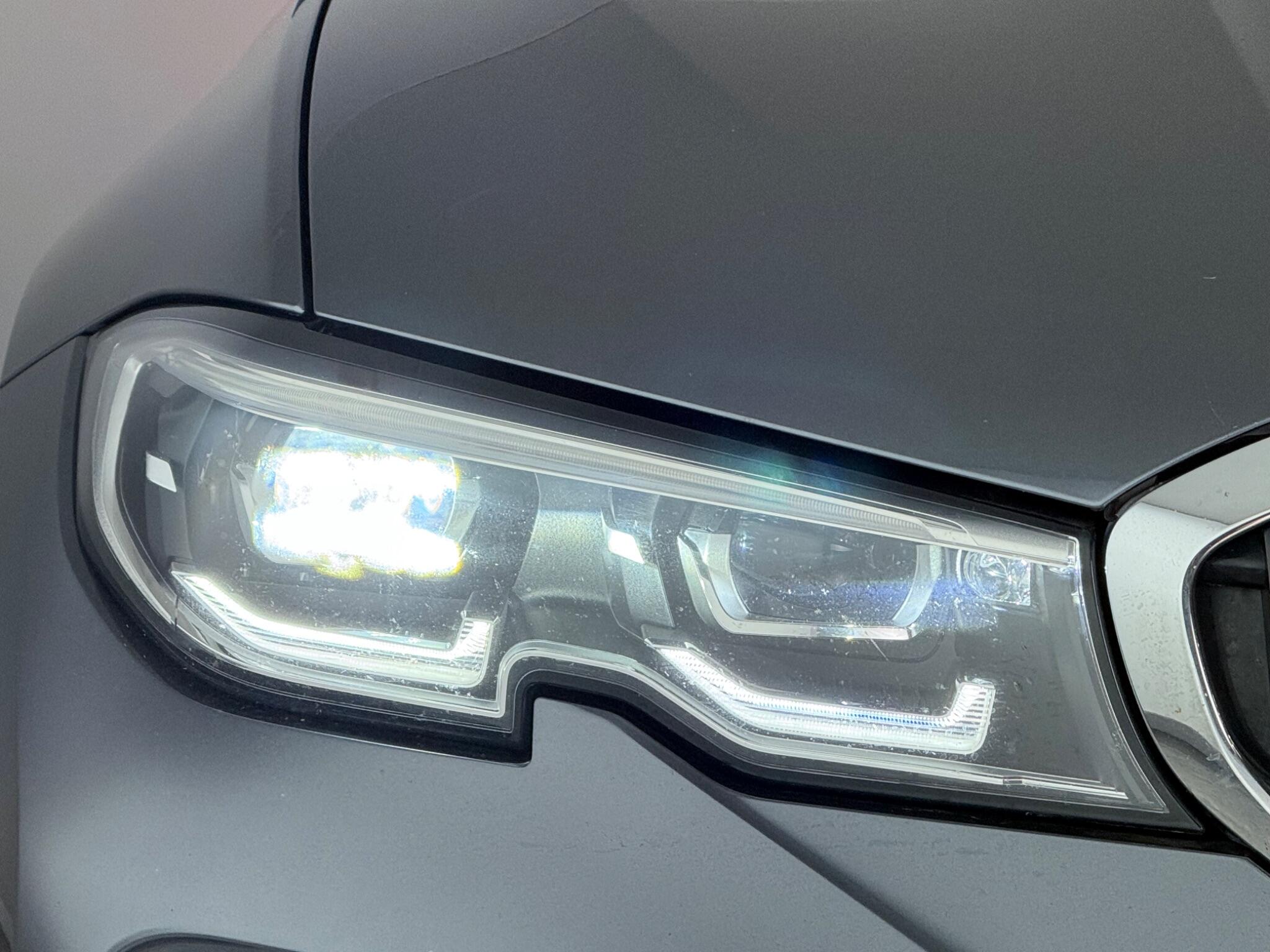 BMW 3 Series view 4