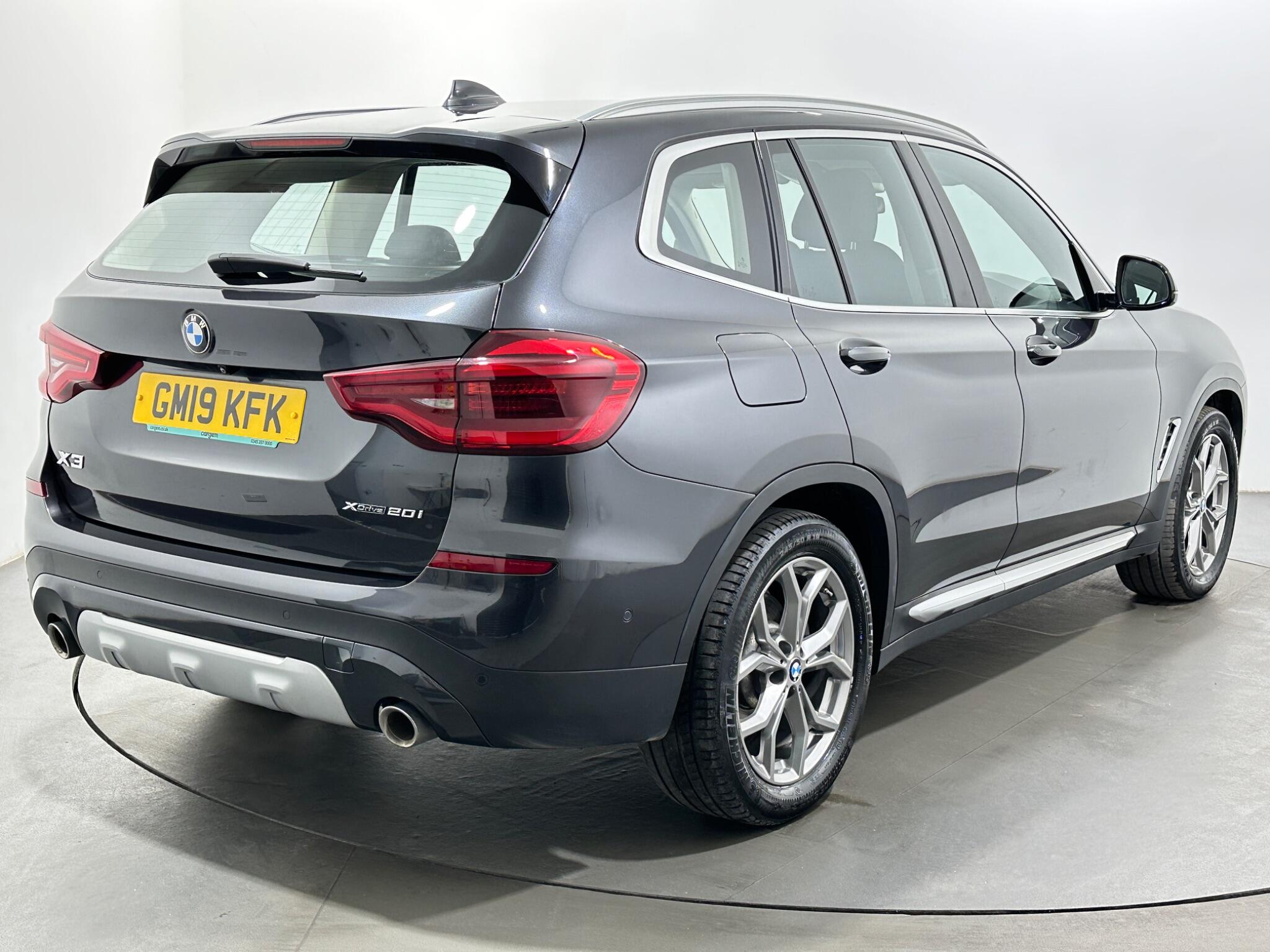 BMW X3 view 8