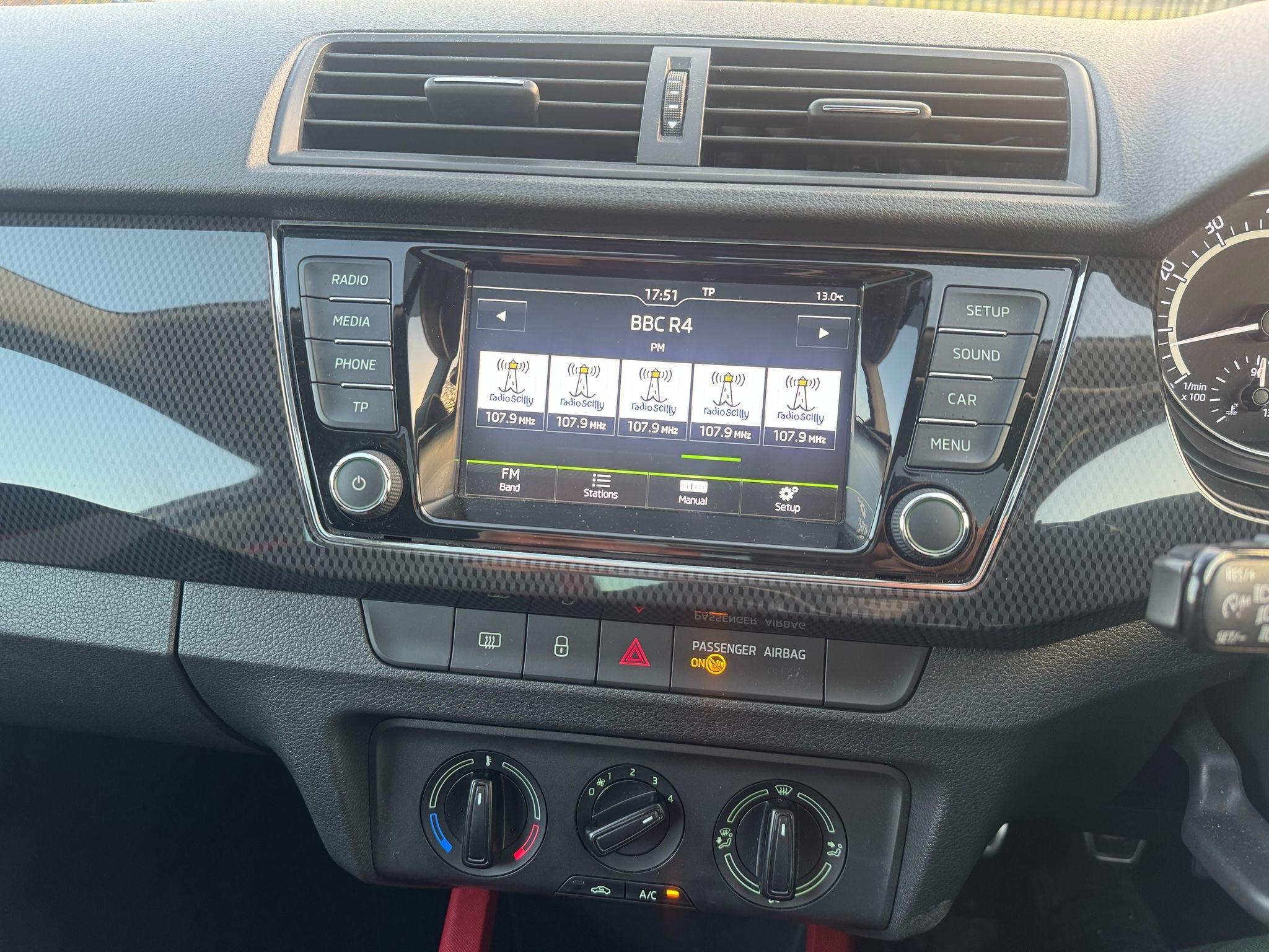 2015 Skoda Fabia image 16